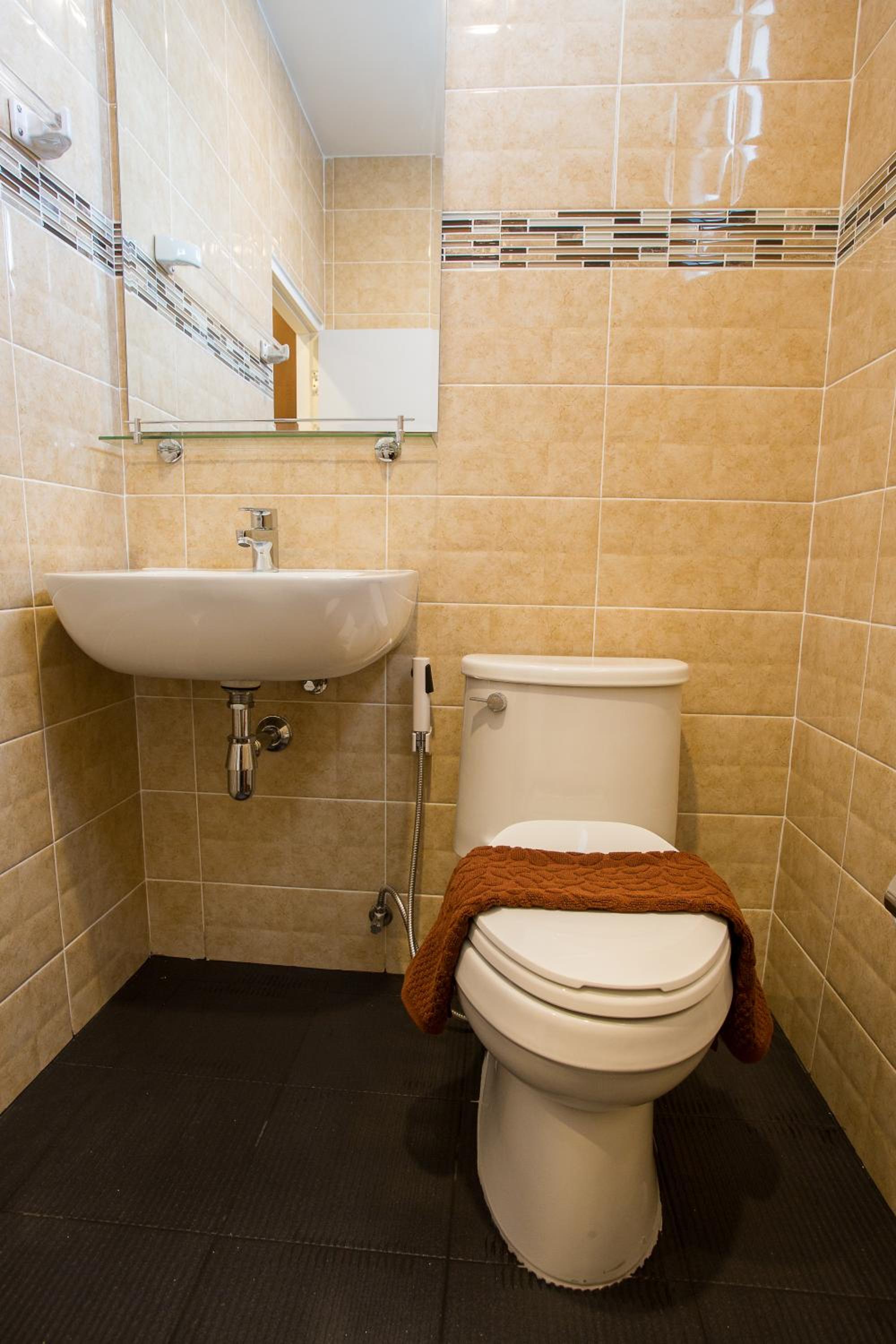 Superior King Room with Round-Trip Airport Transfer photo 3