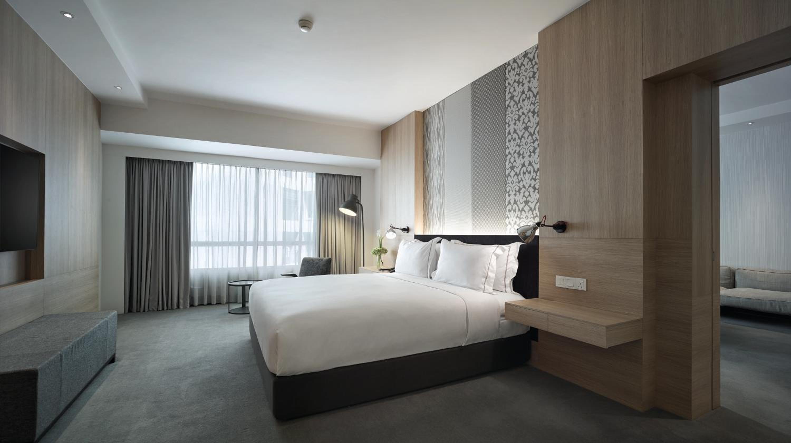 Executive Suite - Photo 2