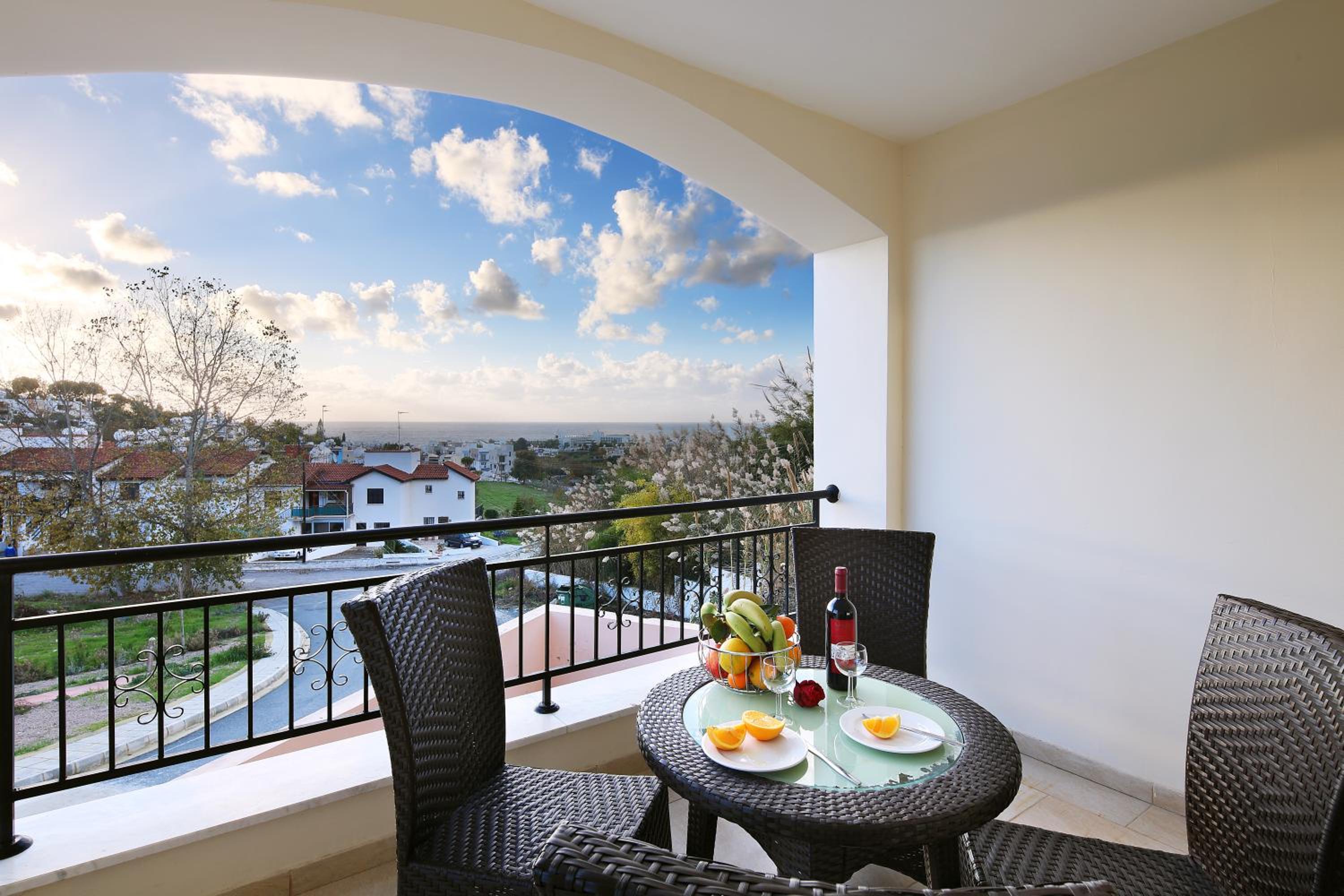 One-Bedroom Apartment with Sea View photo 3