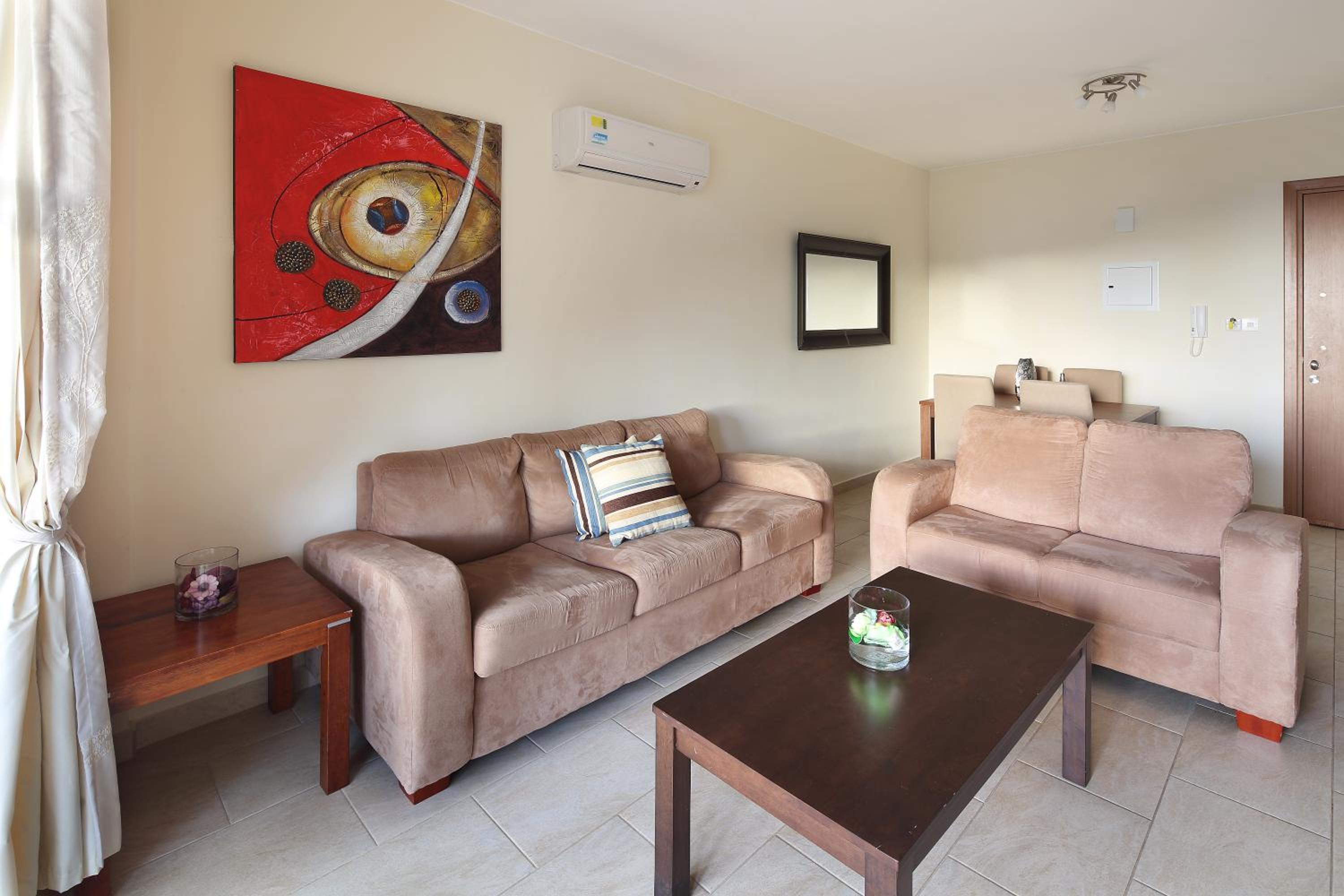 One-Bedroom Apartment with Sea View photo 1