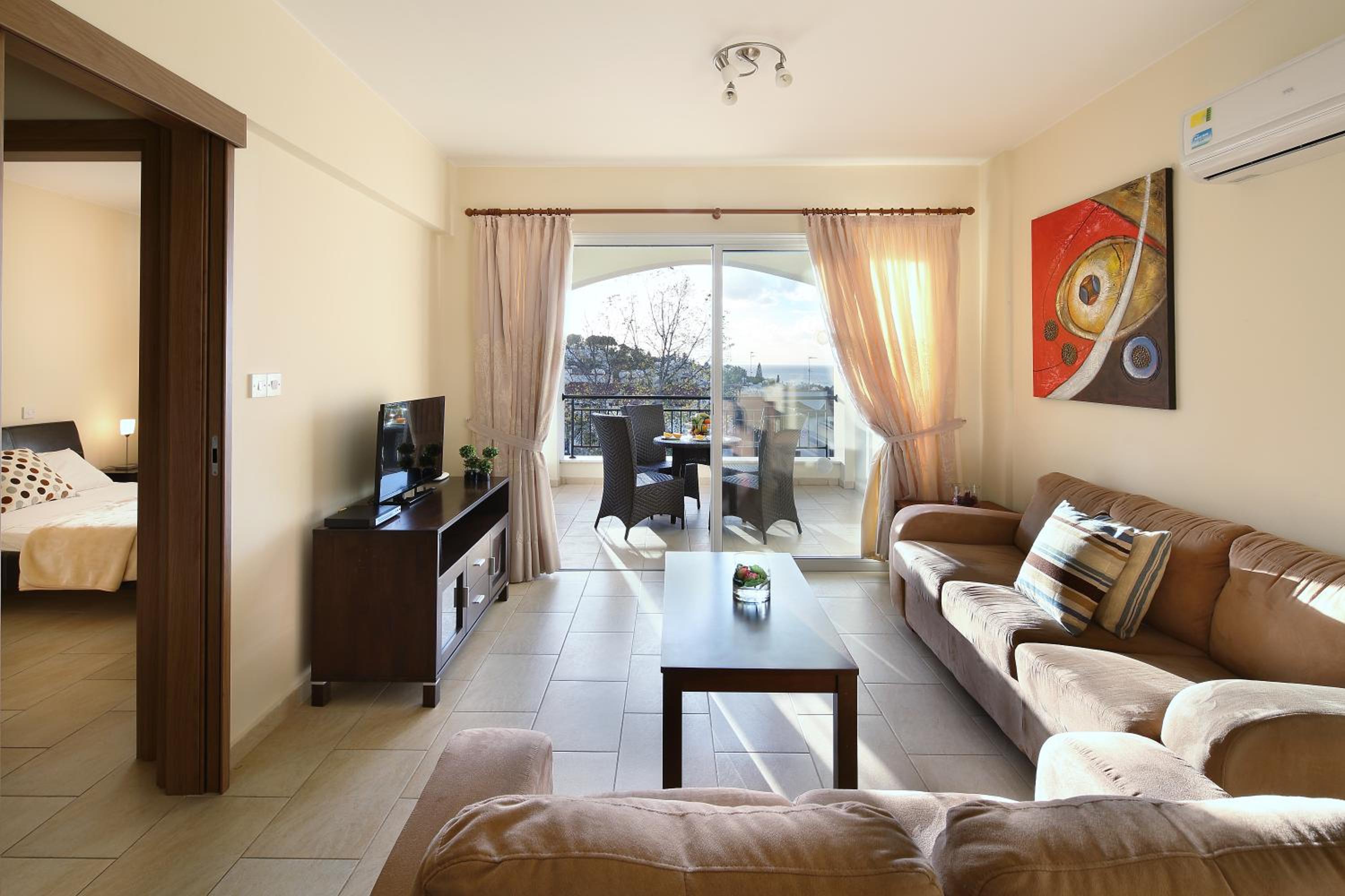 One-Bedroom Apartment with Sea View and Airport Transfer photo 3