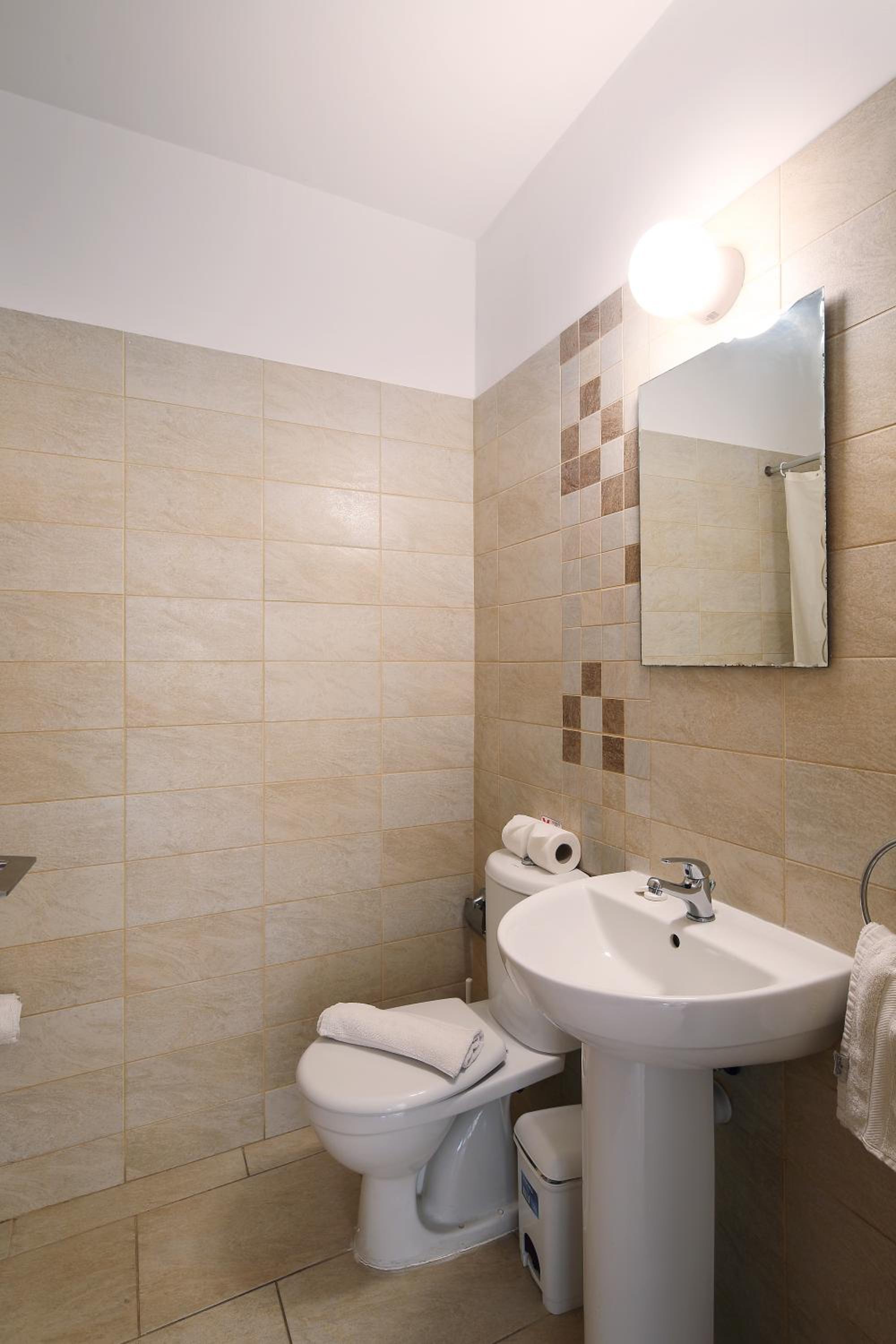 One-Bedroom Apartment with Sea View photo 2