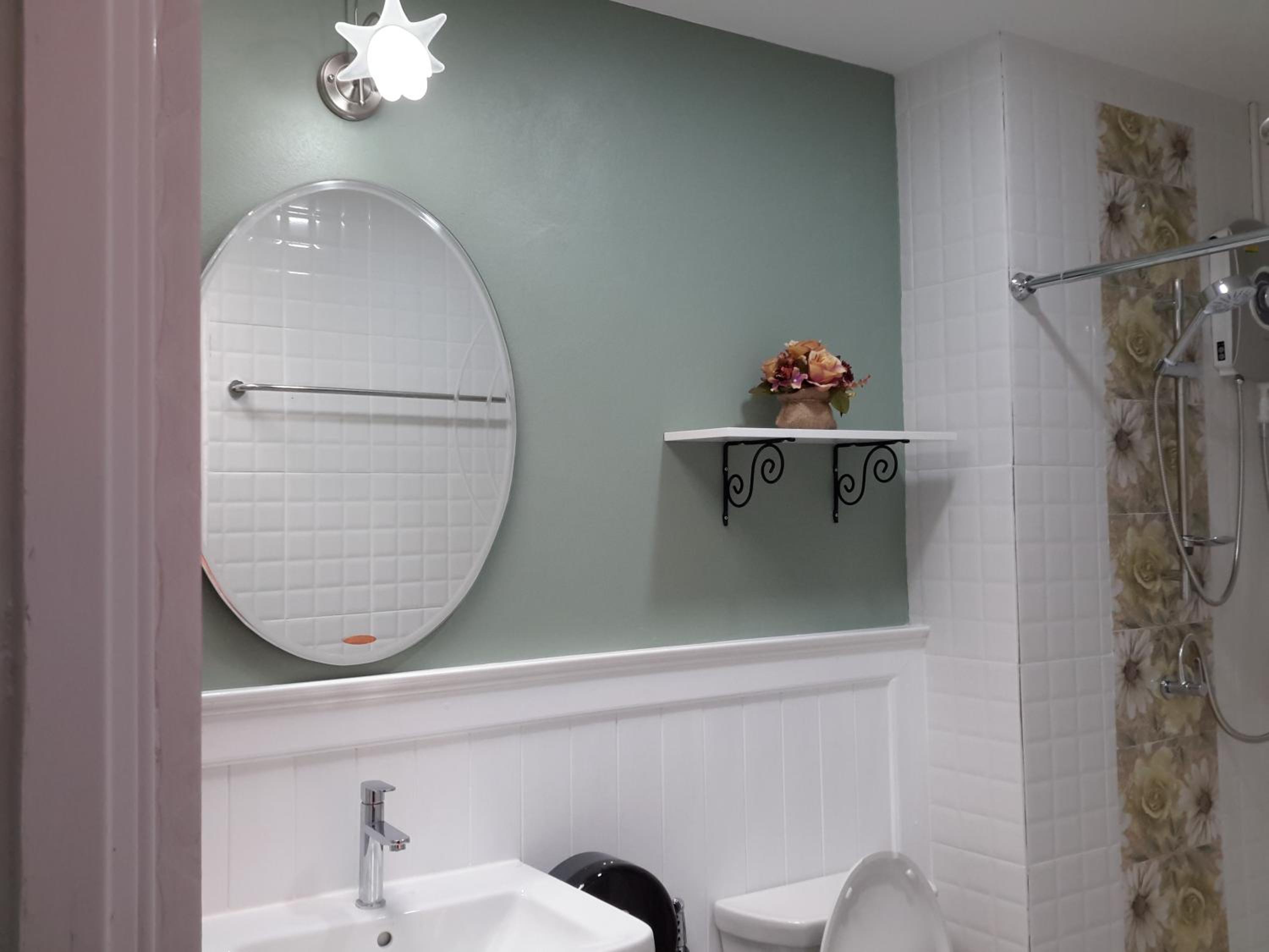 Deluxe Double or Twin Room - Photo 6