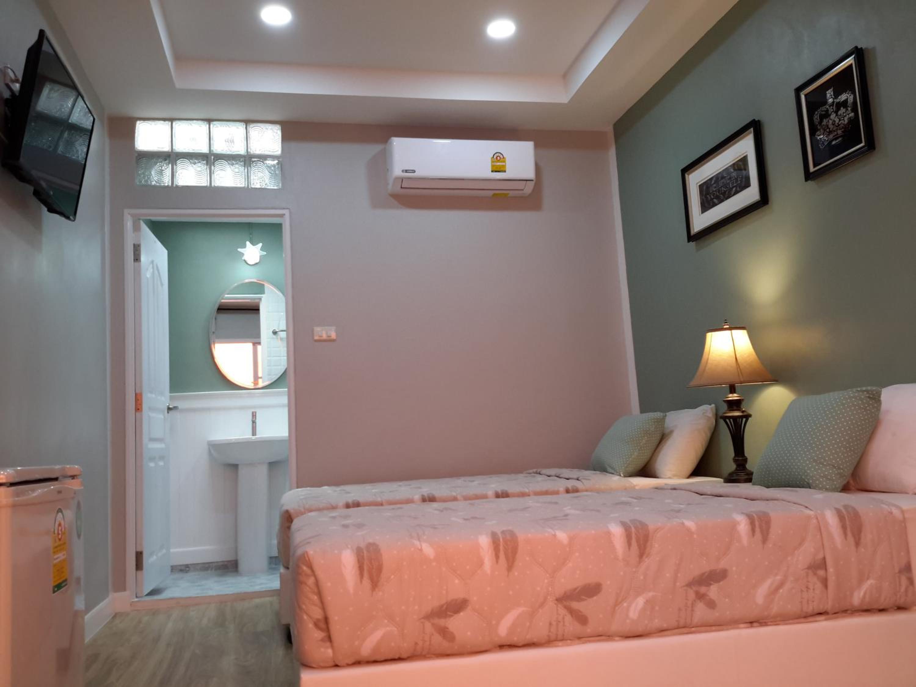 Deluxe Double or Twin Room - Photo 7