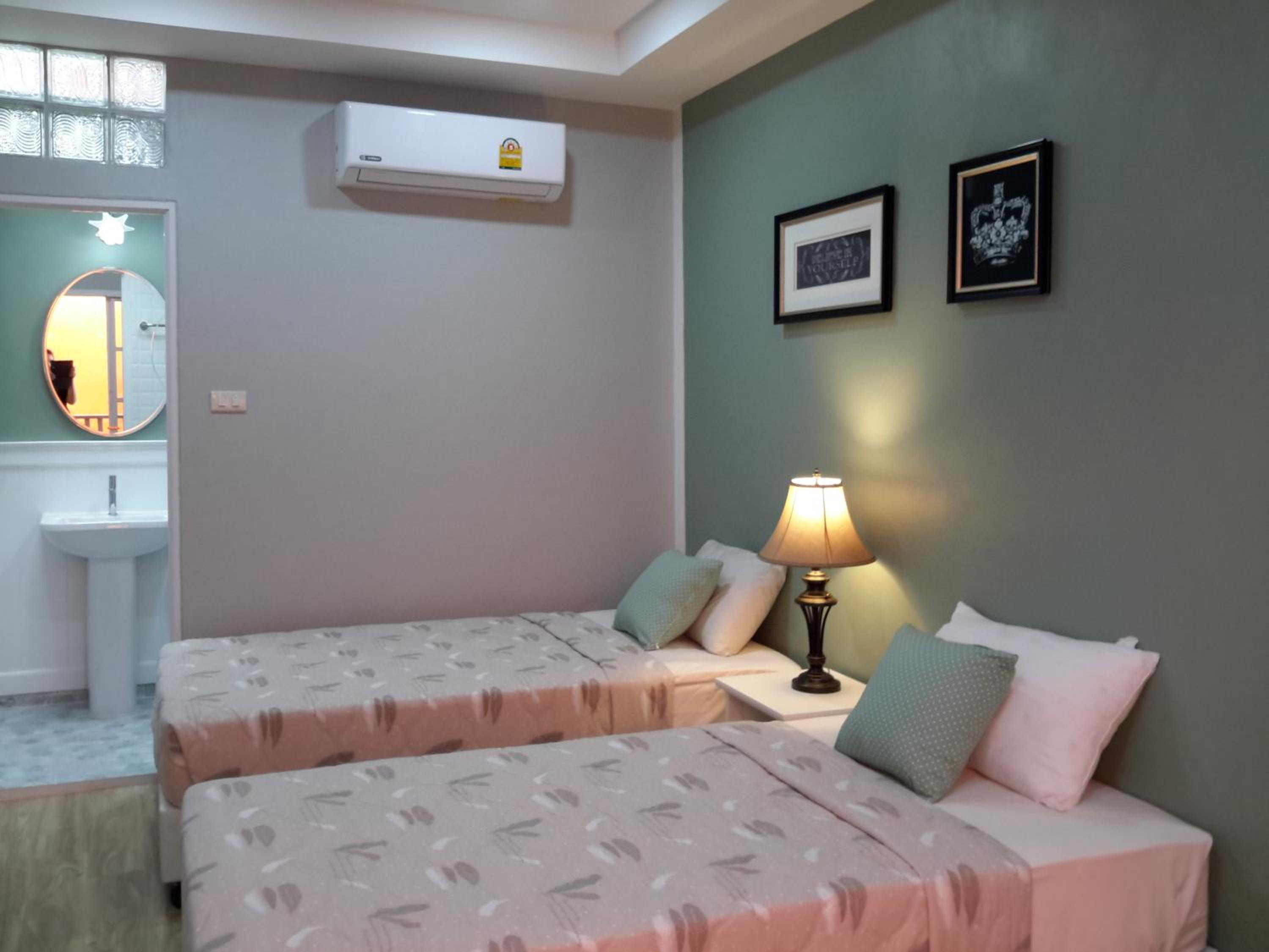 Deluxe Double or Twin Room - Photo 8