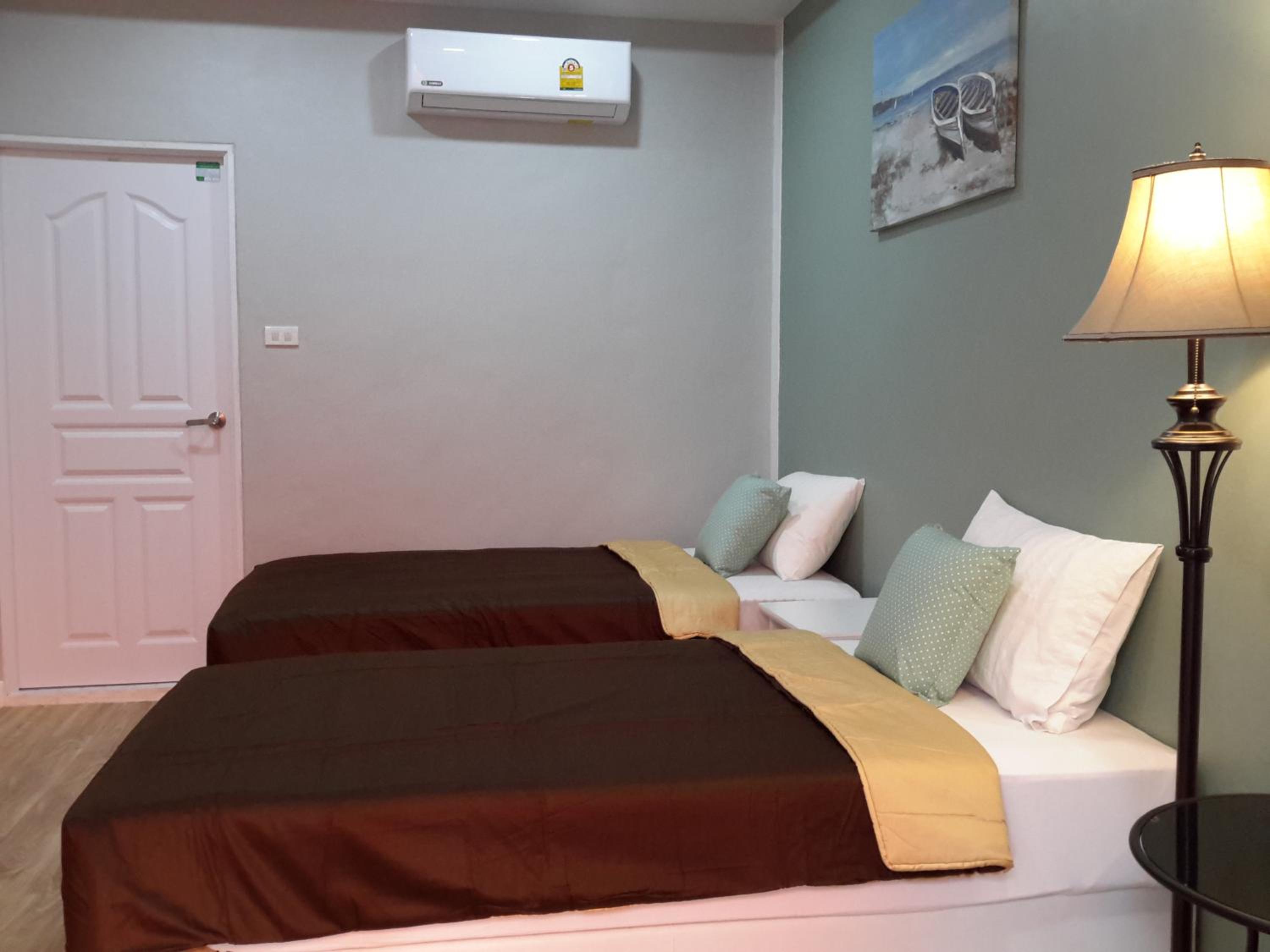 Deluxe Double or Twin Room - Photo 9