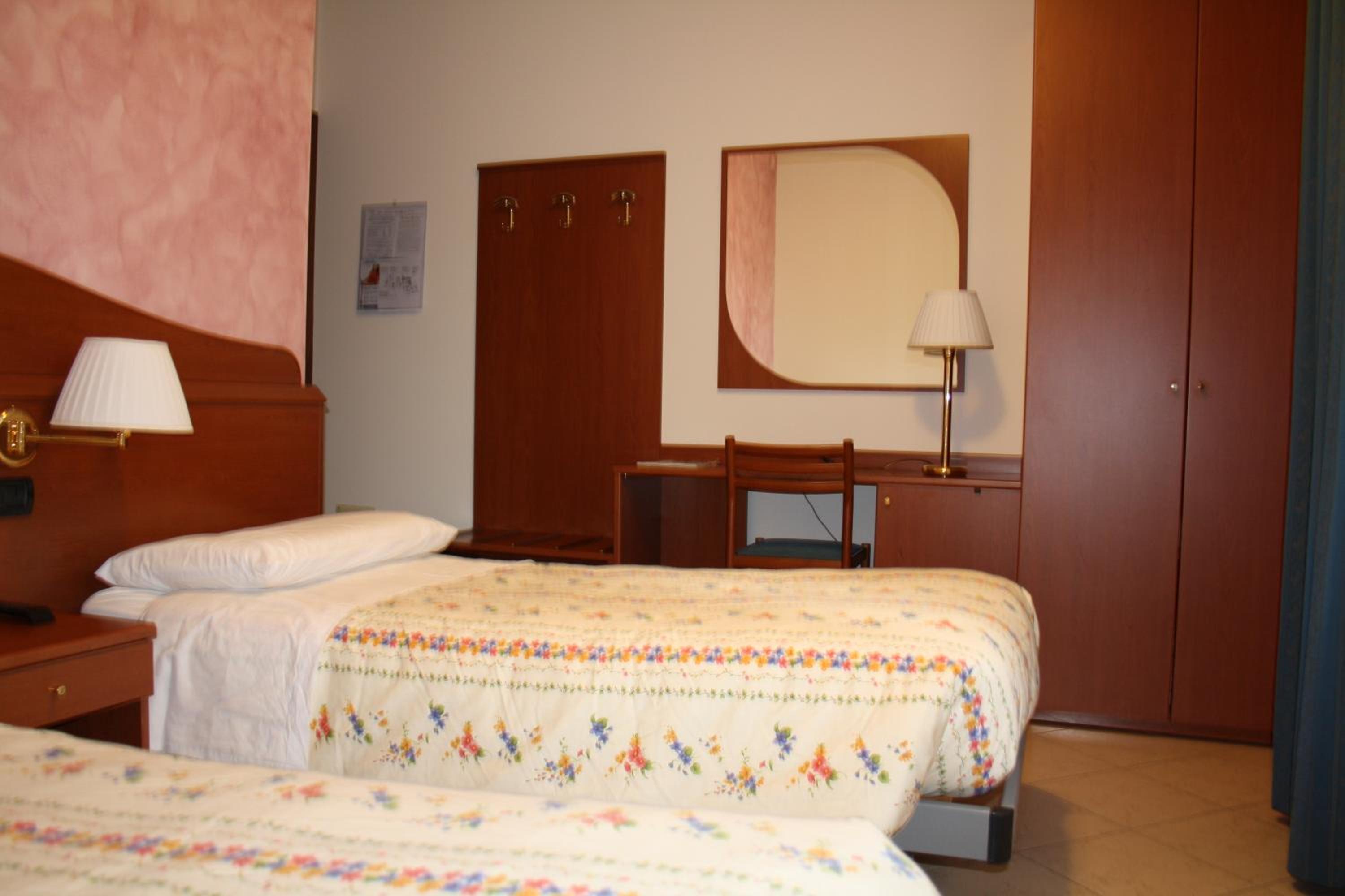 Classic Triple Room photo 2