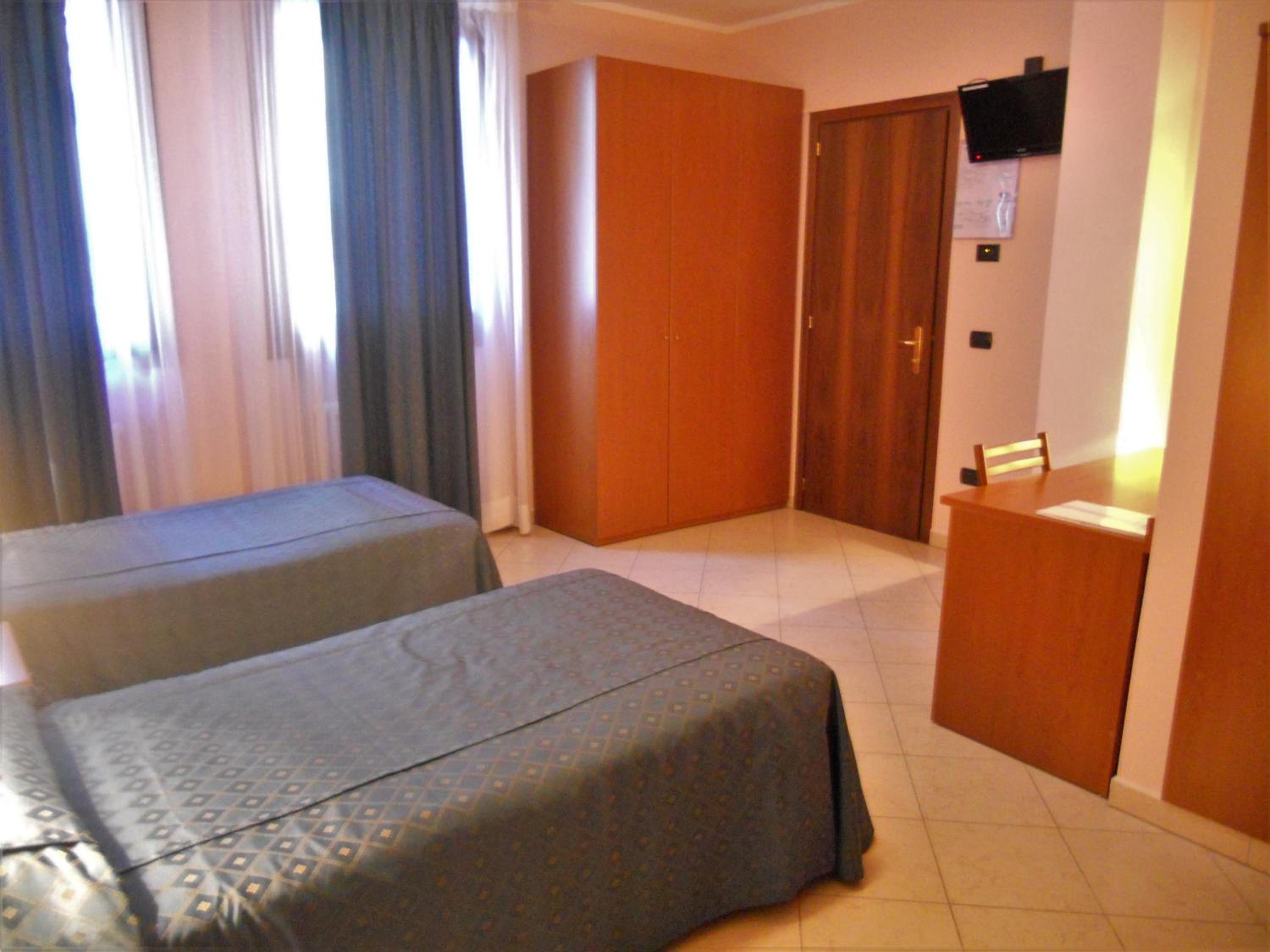 Classic Triple Room photo 3