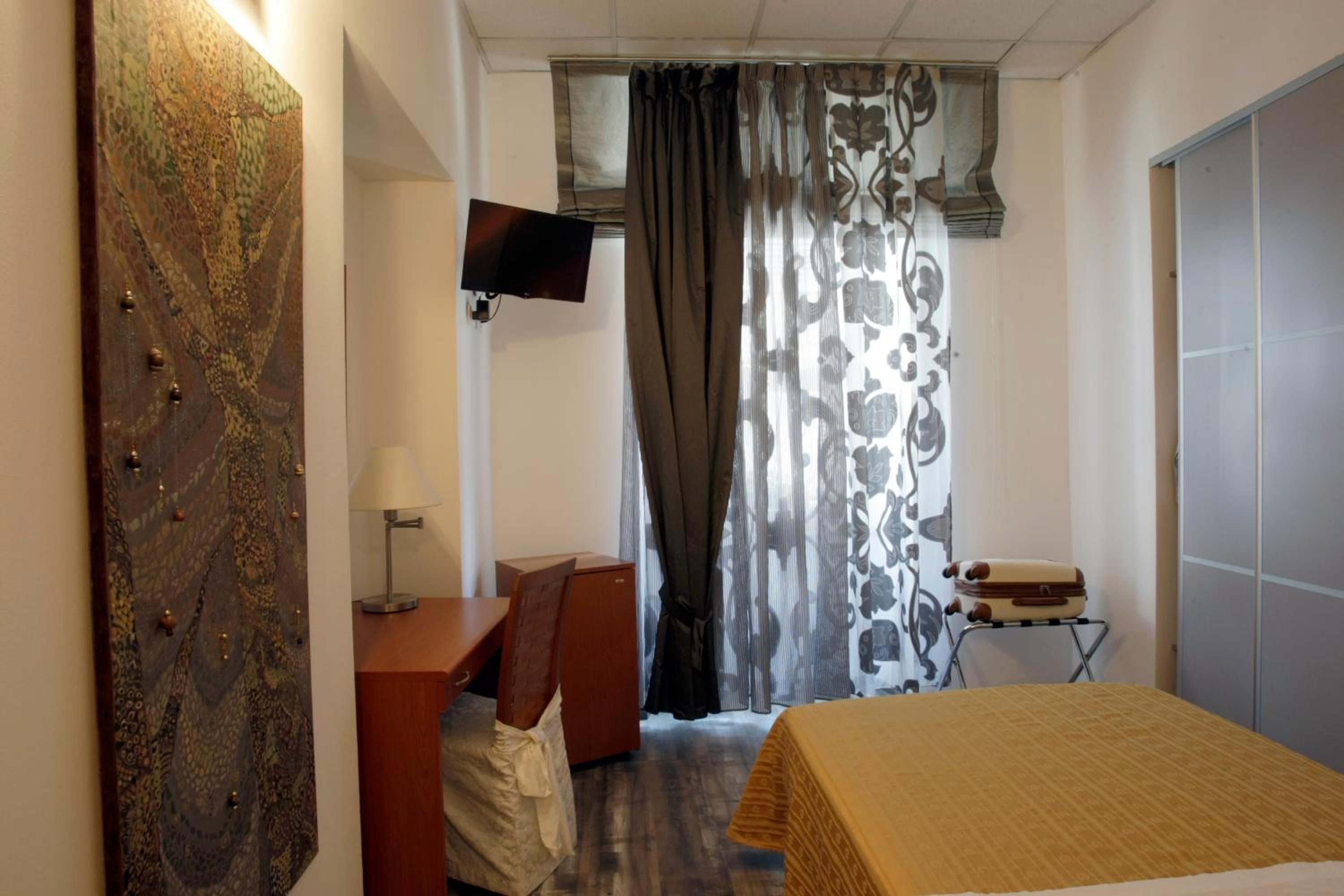 Single Room photo 2