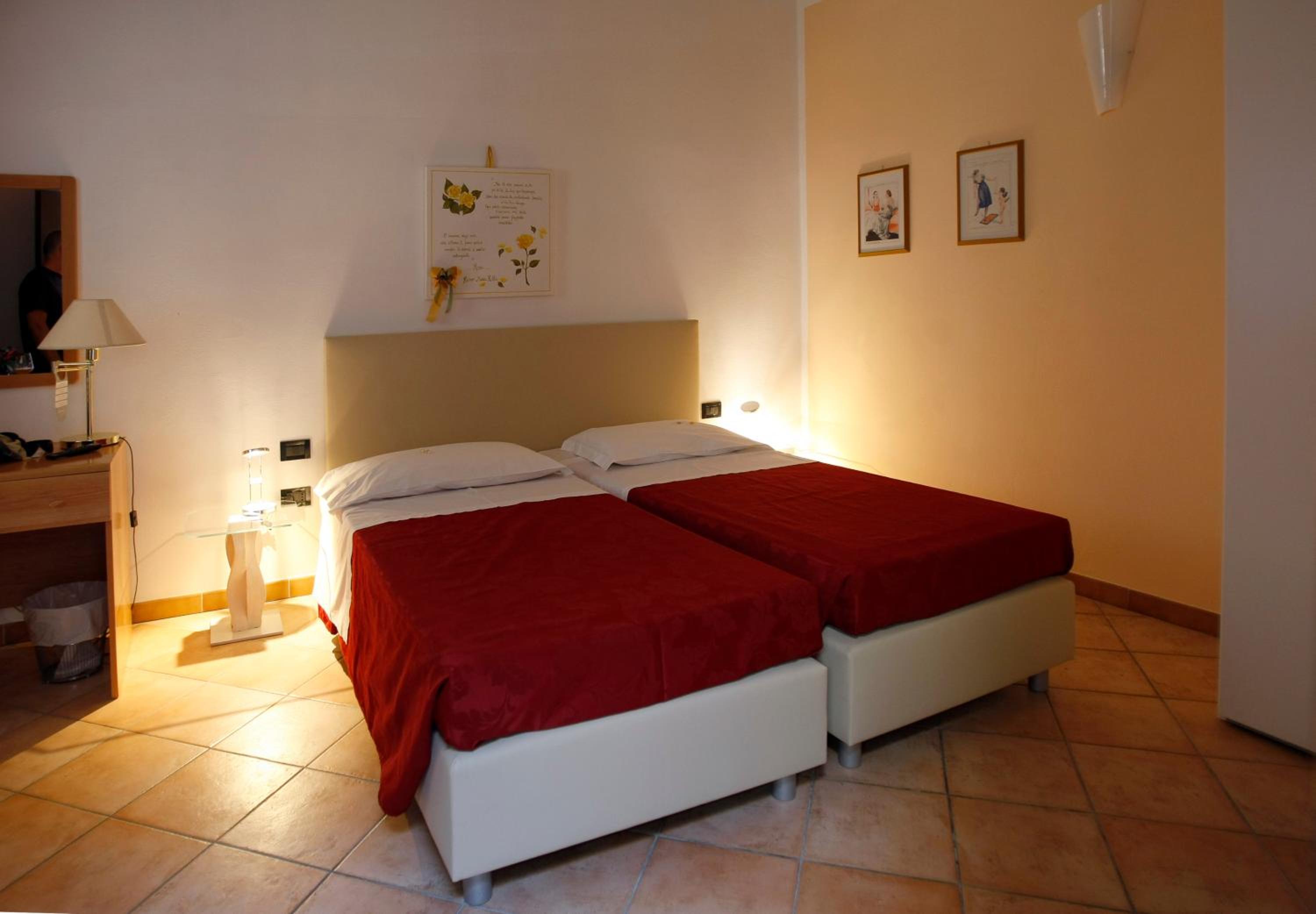 Twin Room - Photo 7
