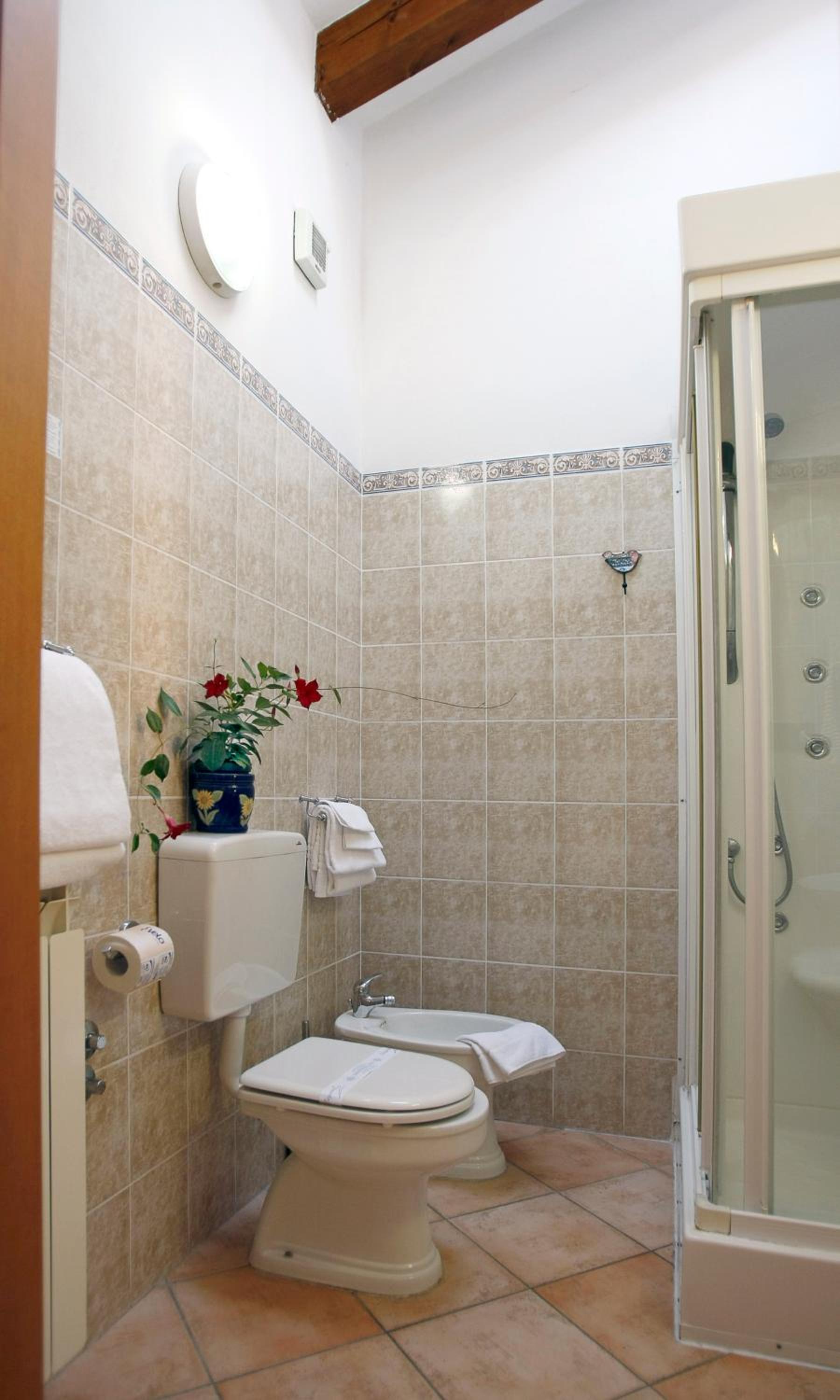 Double Room - Photo 40