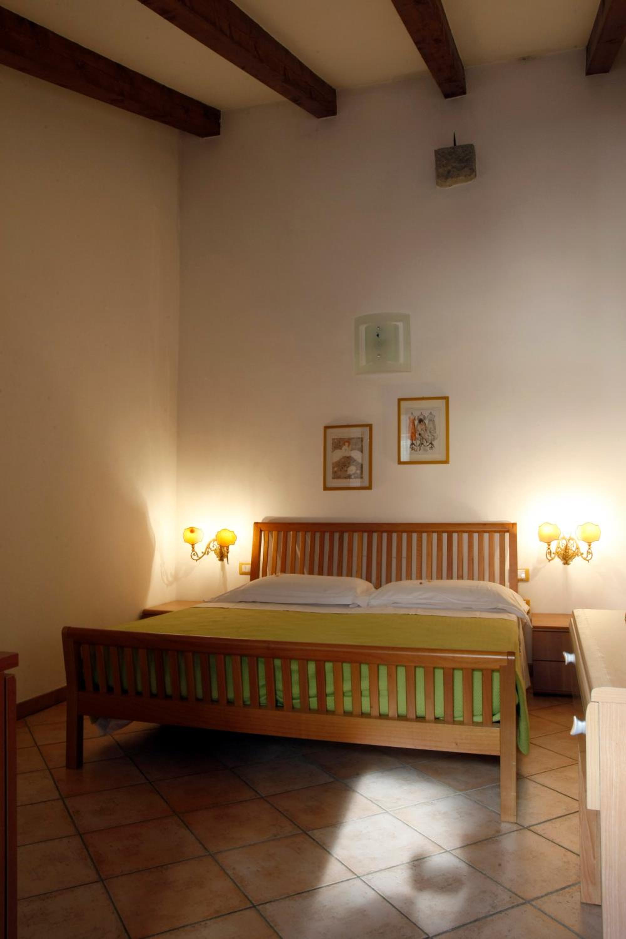 Double Room - Photo 23