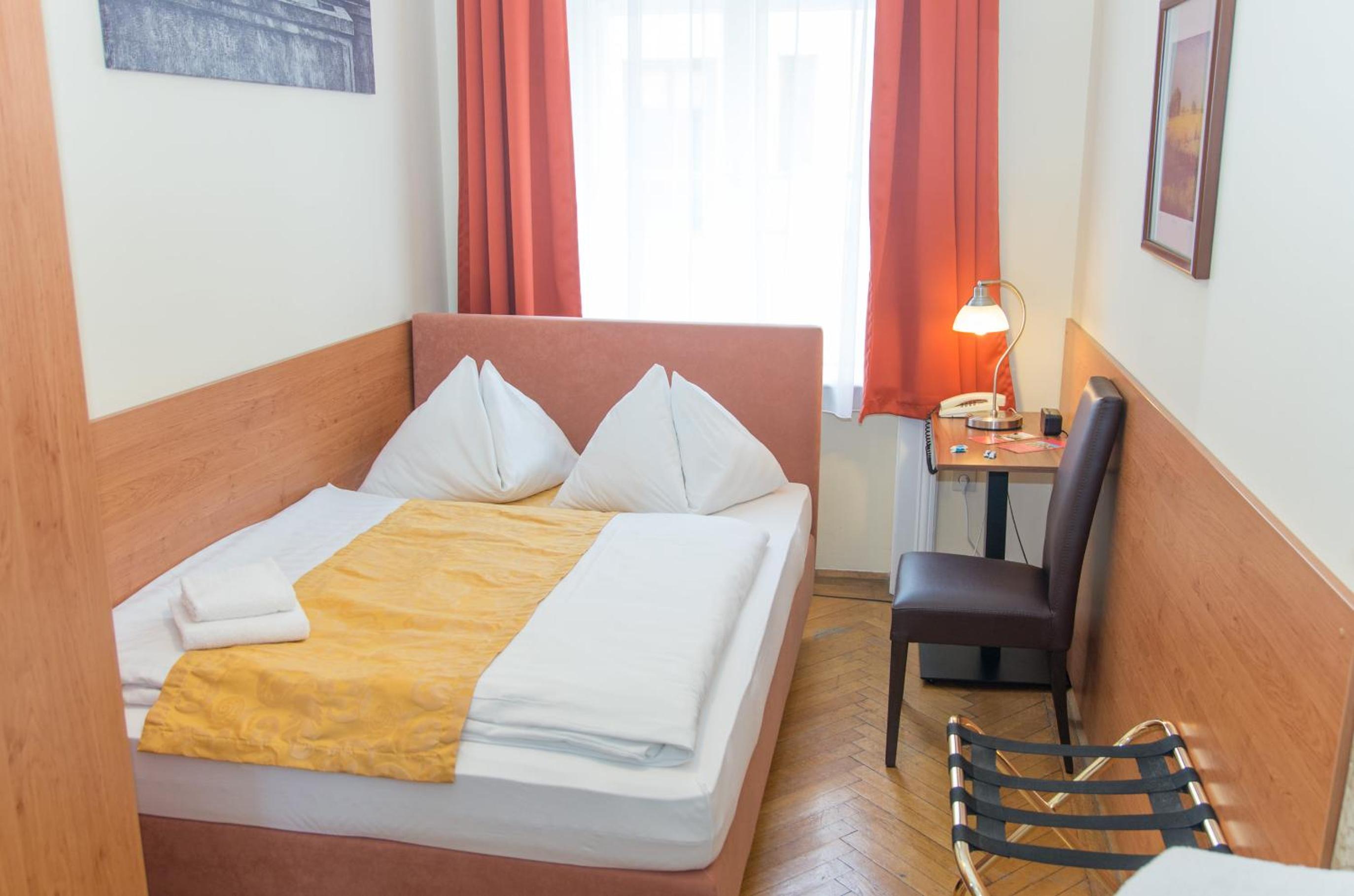 Small Double Room with Shared Bathroom