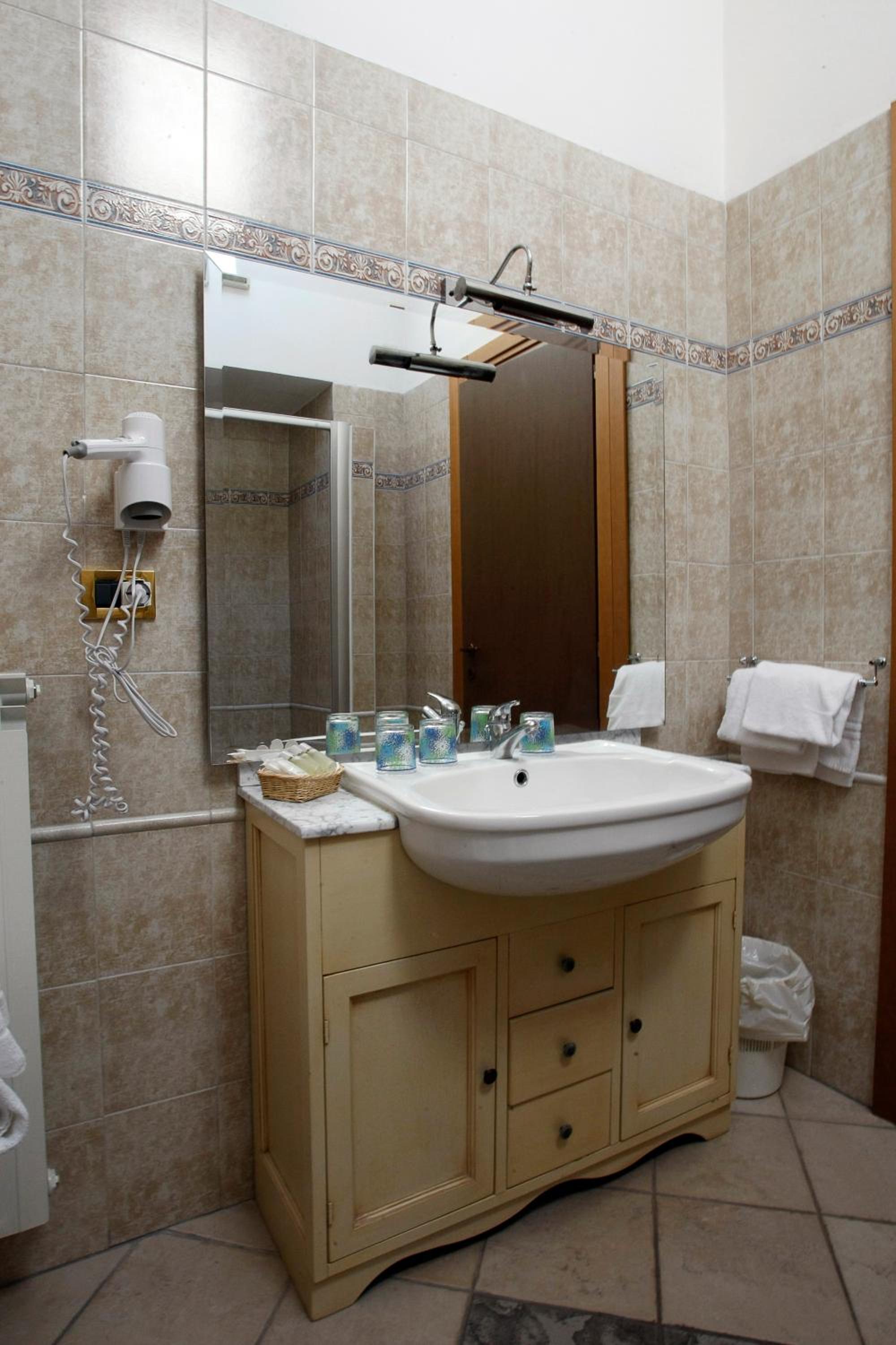 Triple Room - Photo 16
