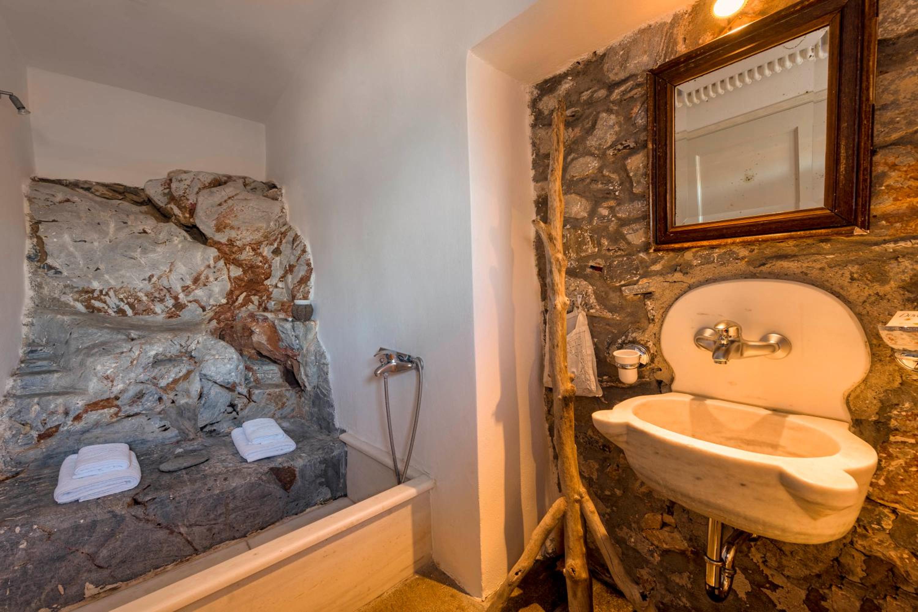 Superior Double Room with Sea View - Photo 4