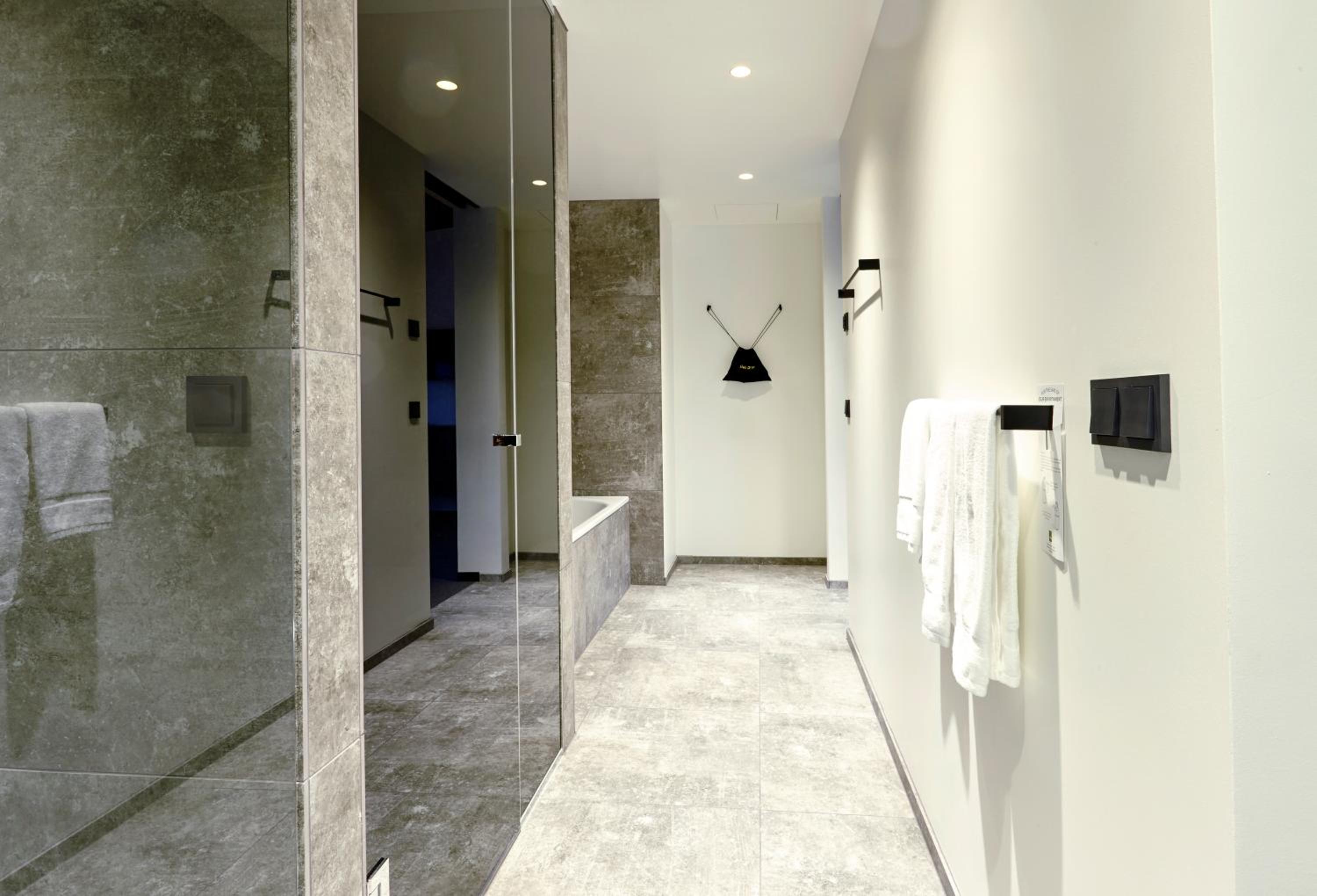 Suite - Photo 10