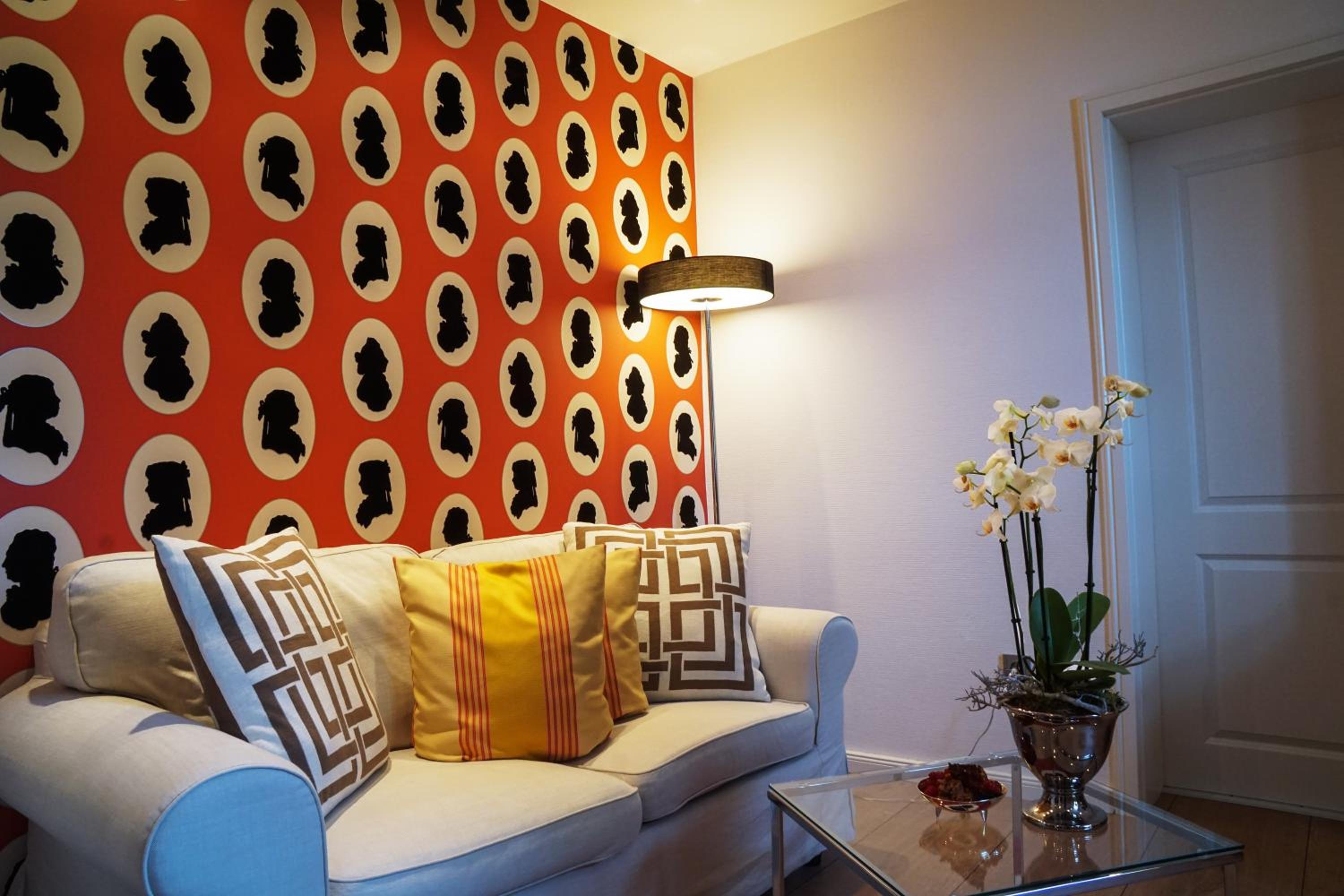 Suite - Photo 8