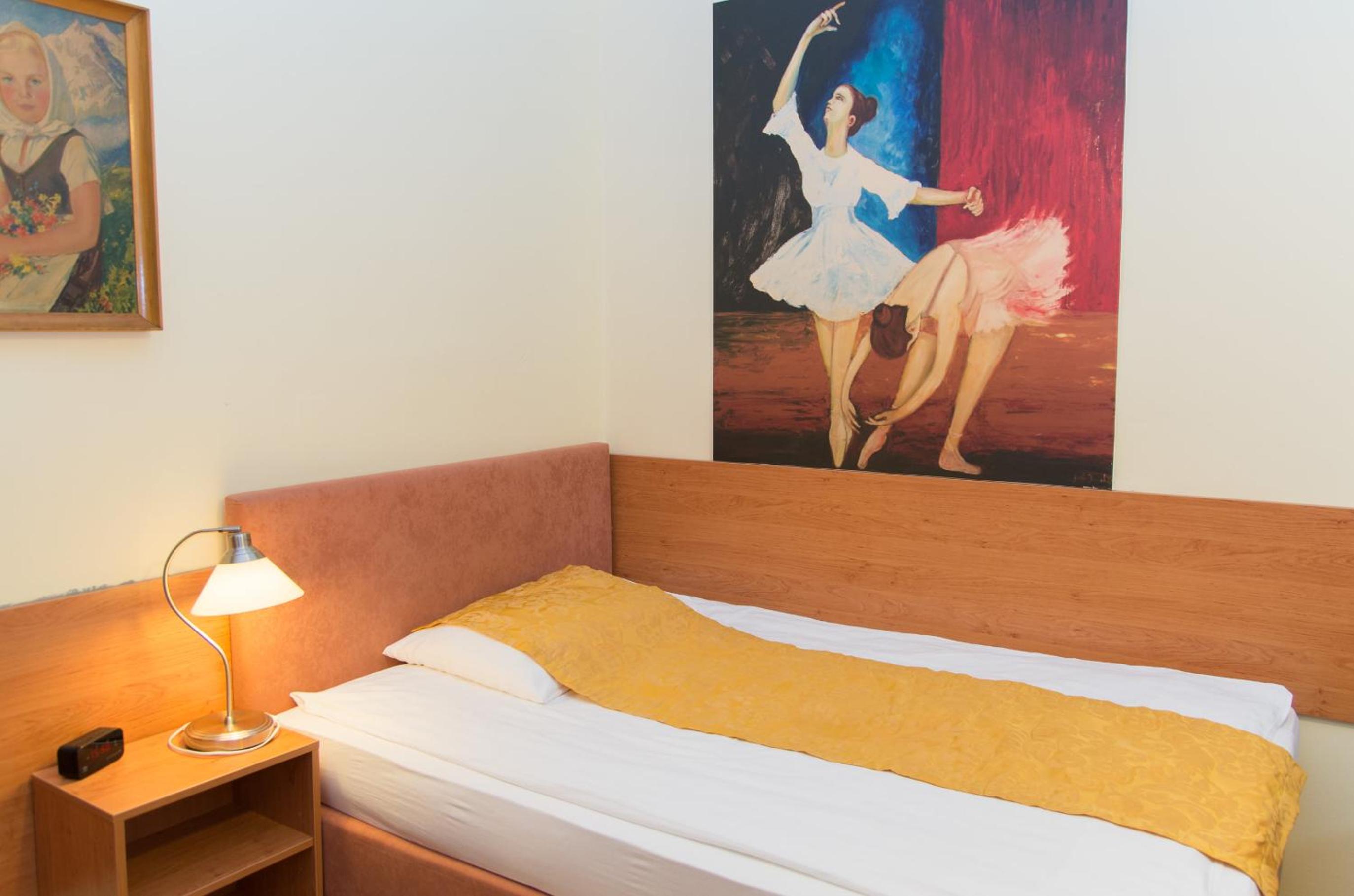 Small Single Room with Shared Toilet