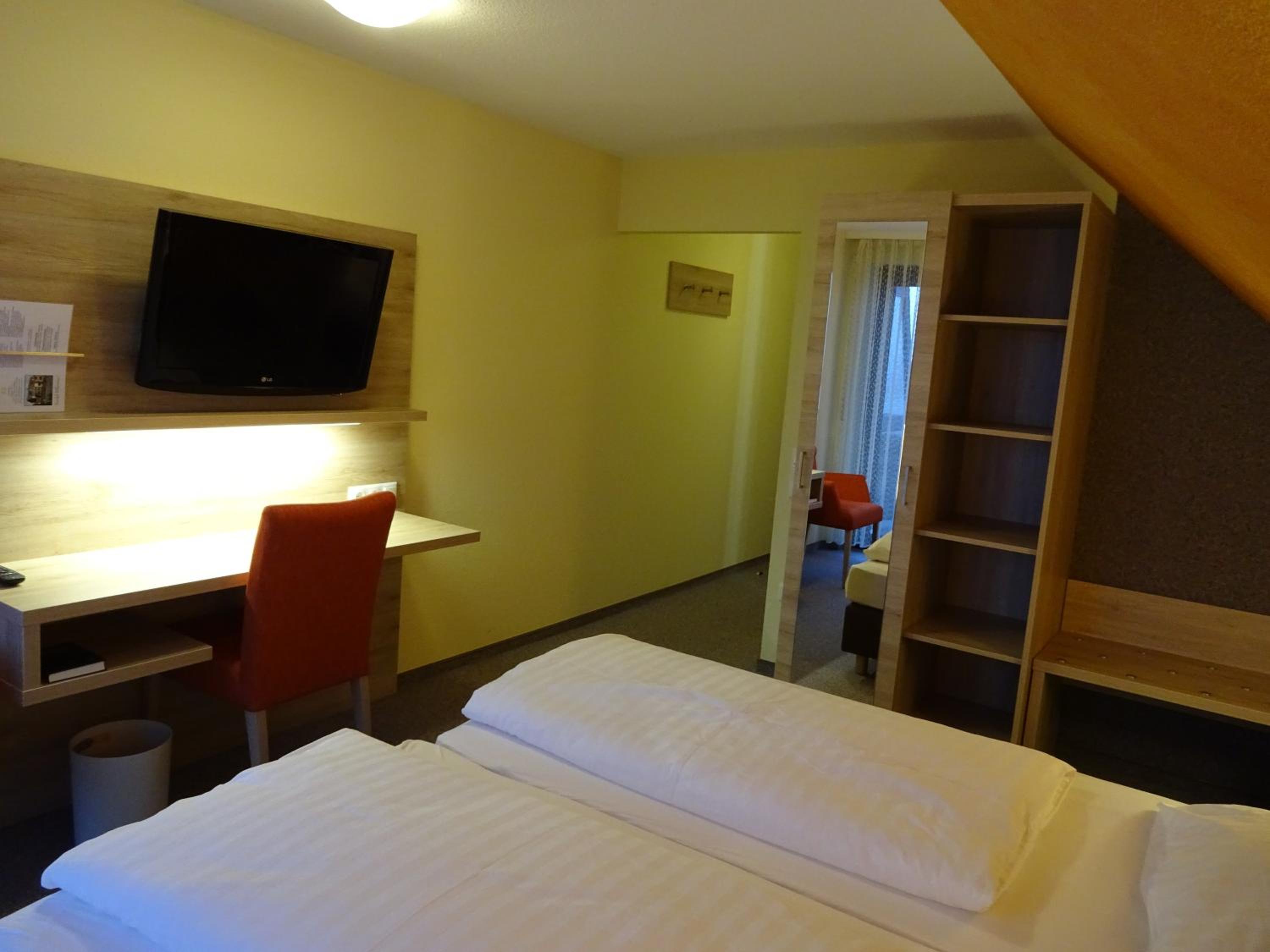 Double Room - Photo 5
