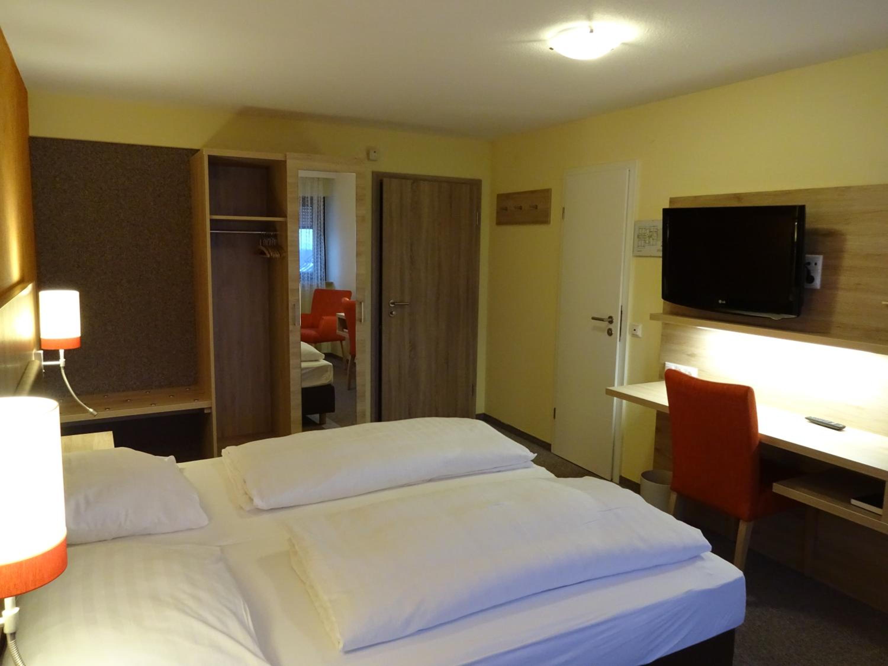 Double Room - Photo 14