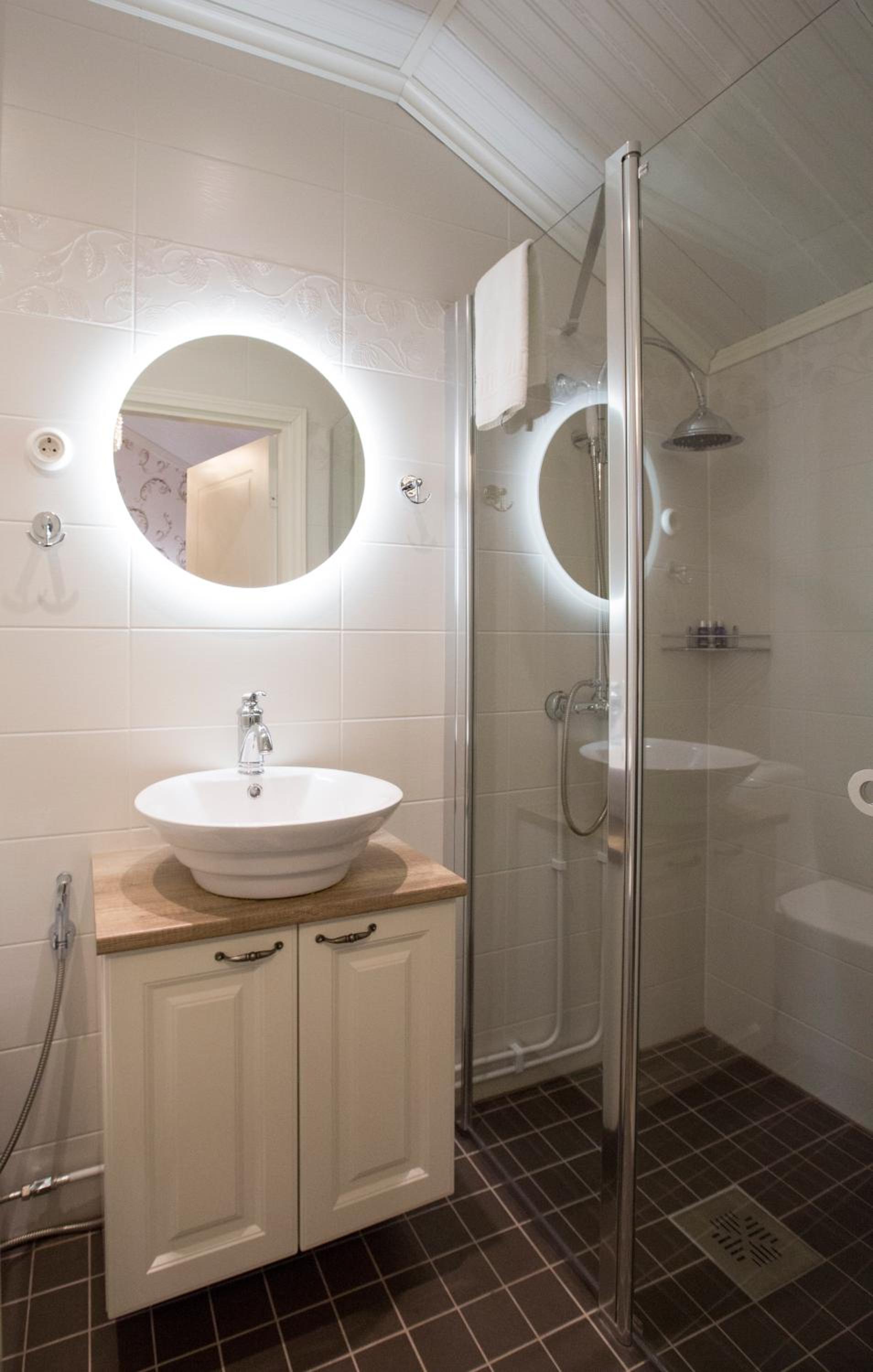 Double or Twin Room with Bathroom - Photo 3