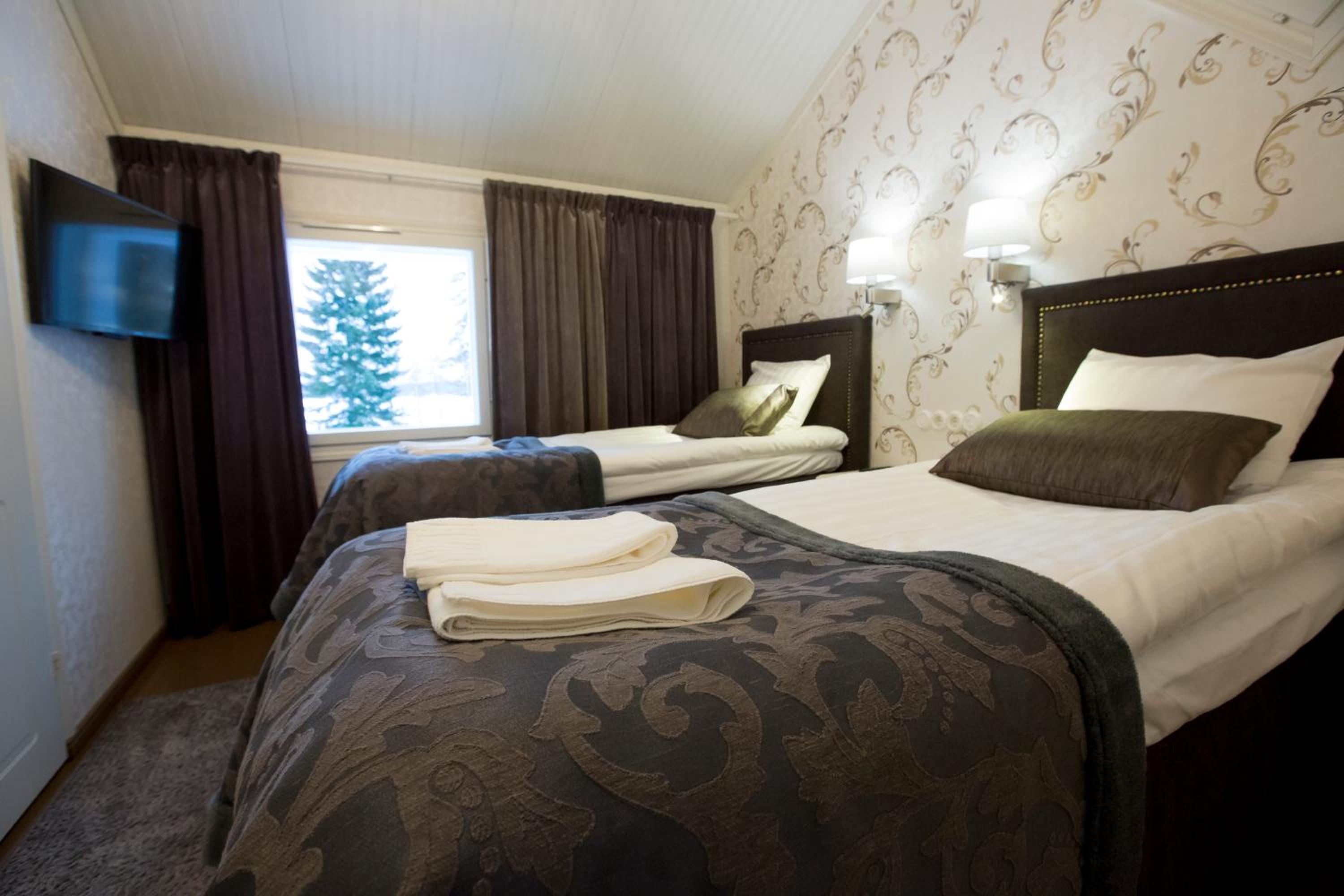 Double or Twin Room with Bathroom - Photo 1