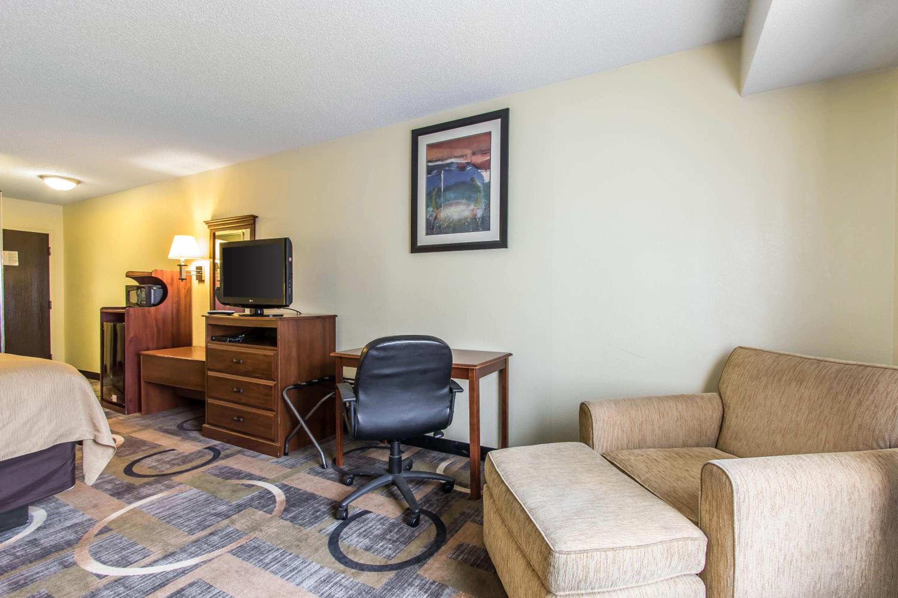 King Room - Non-Smoking - Photo 3