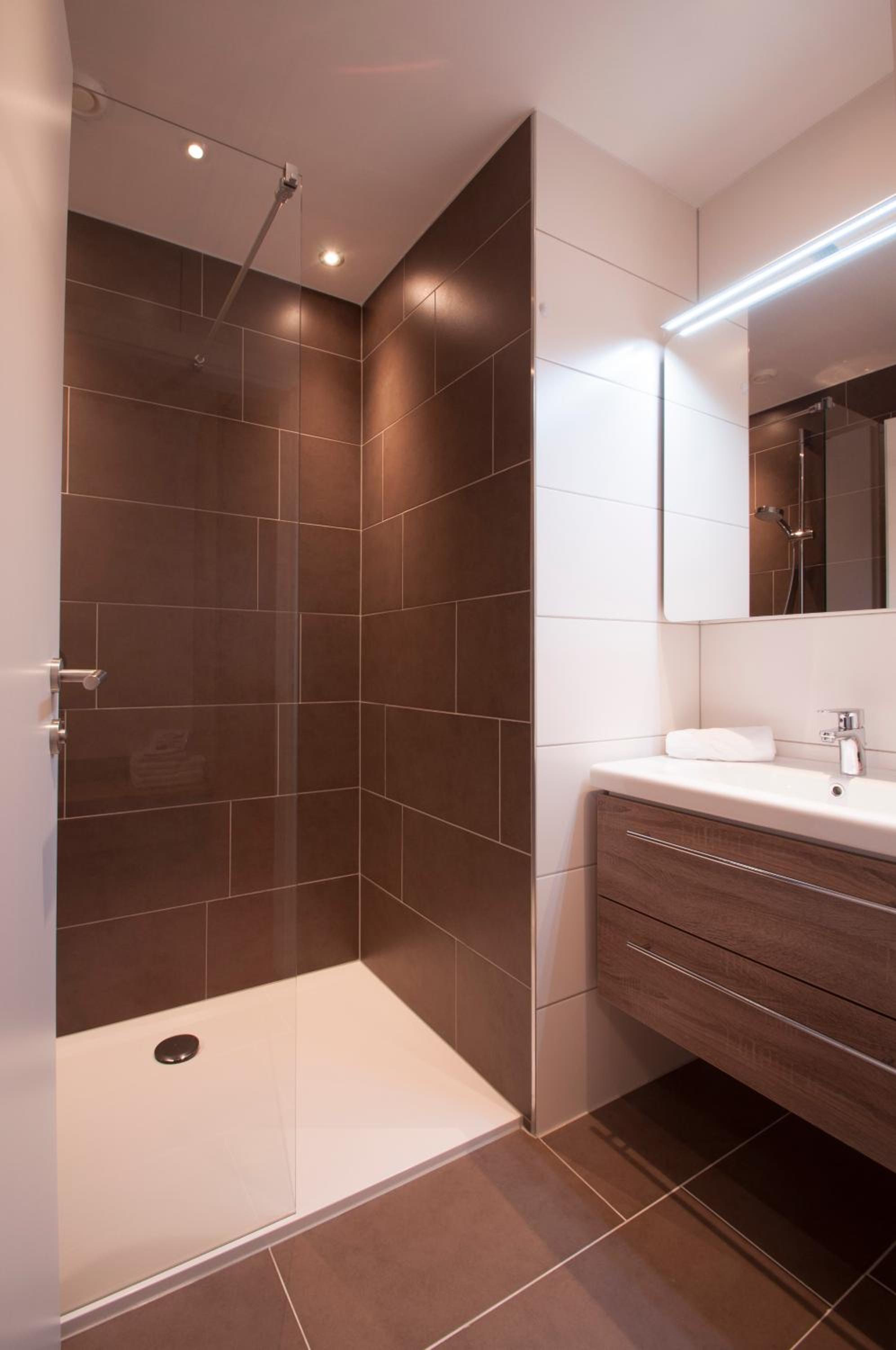 Junior Suite with Balcony - Photo 5
