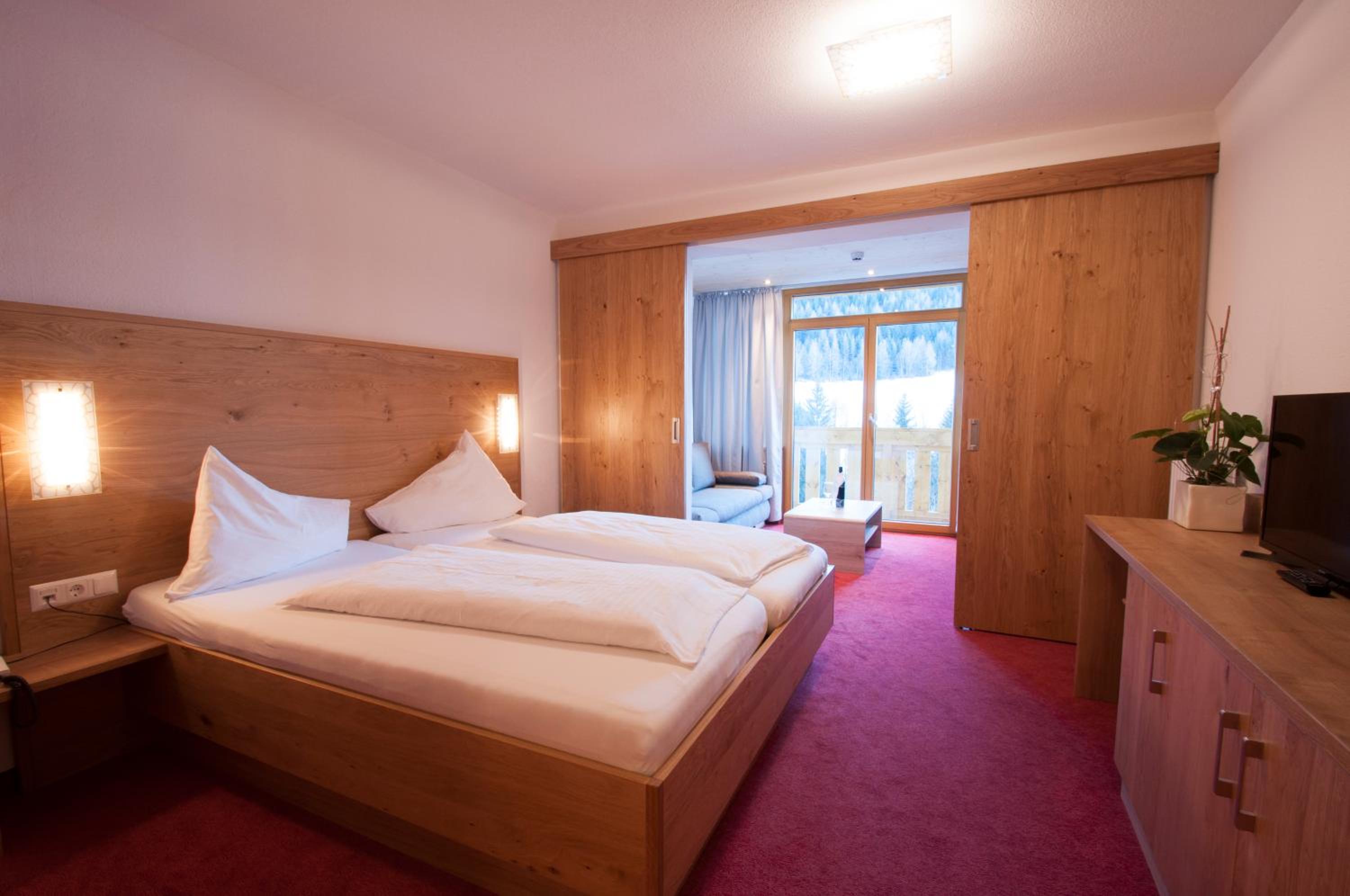Junior Suite with Balcony - Photo 1