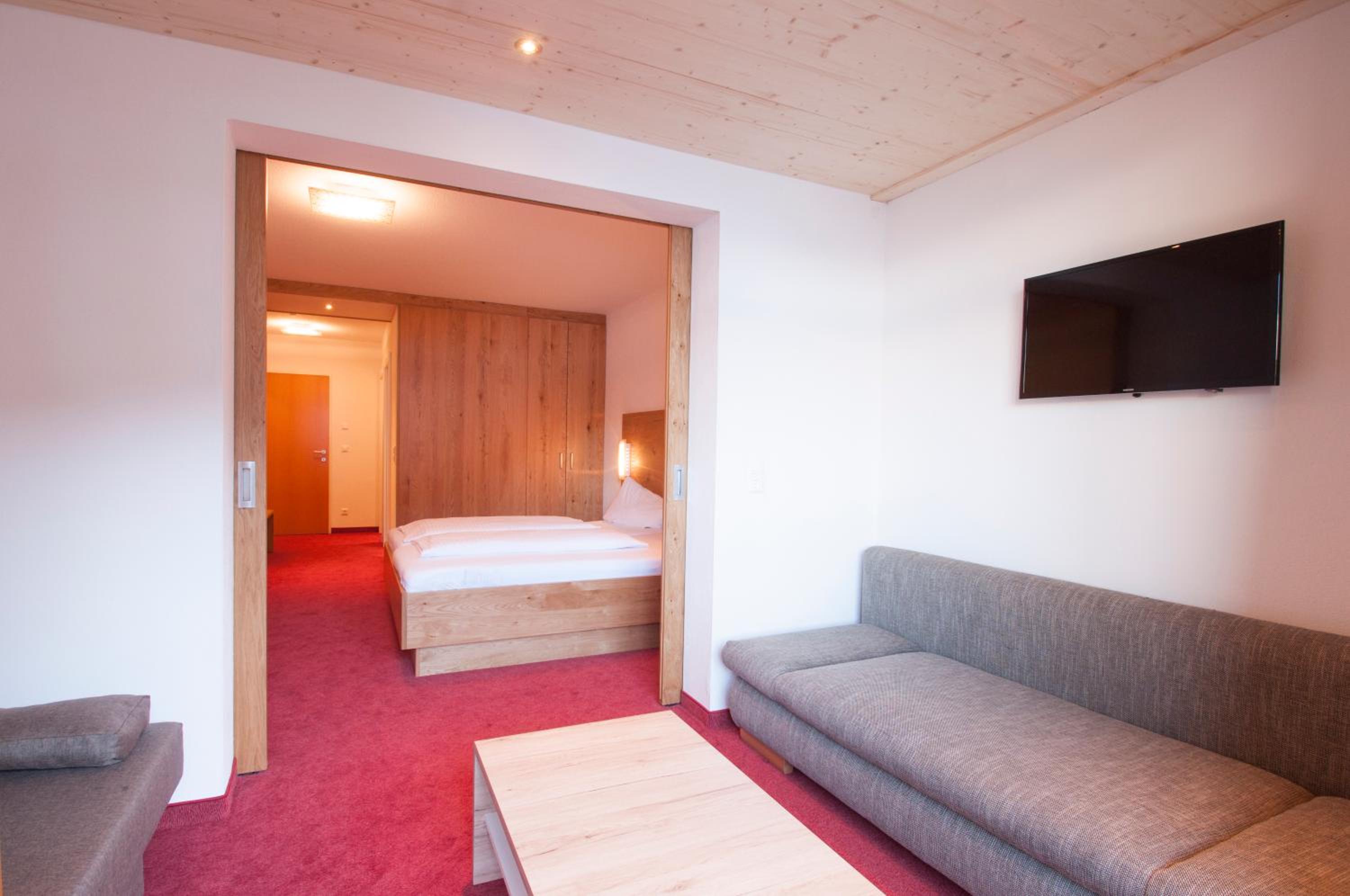 Junior Suite with Balcony - Photo 2