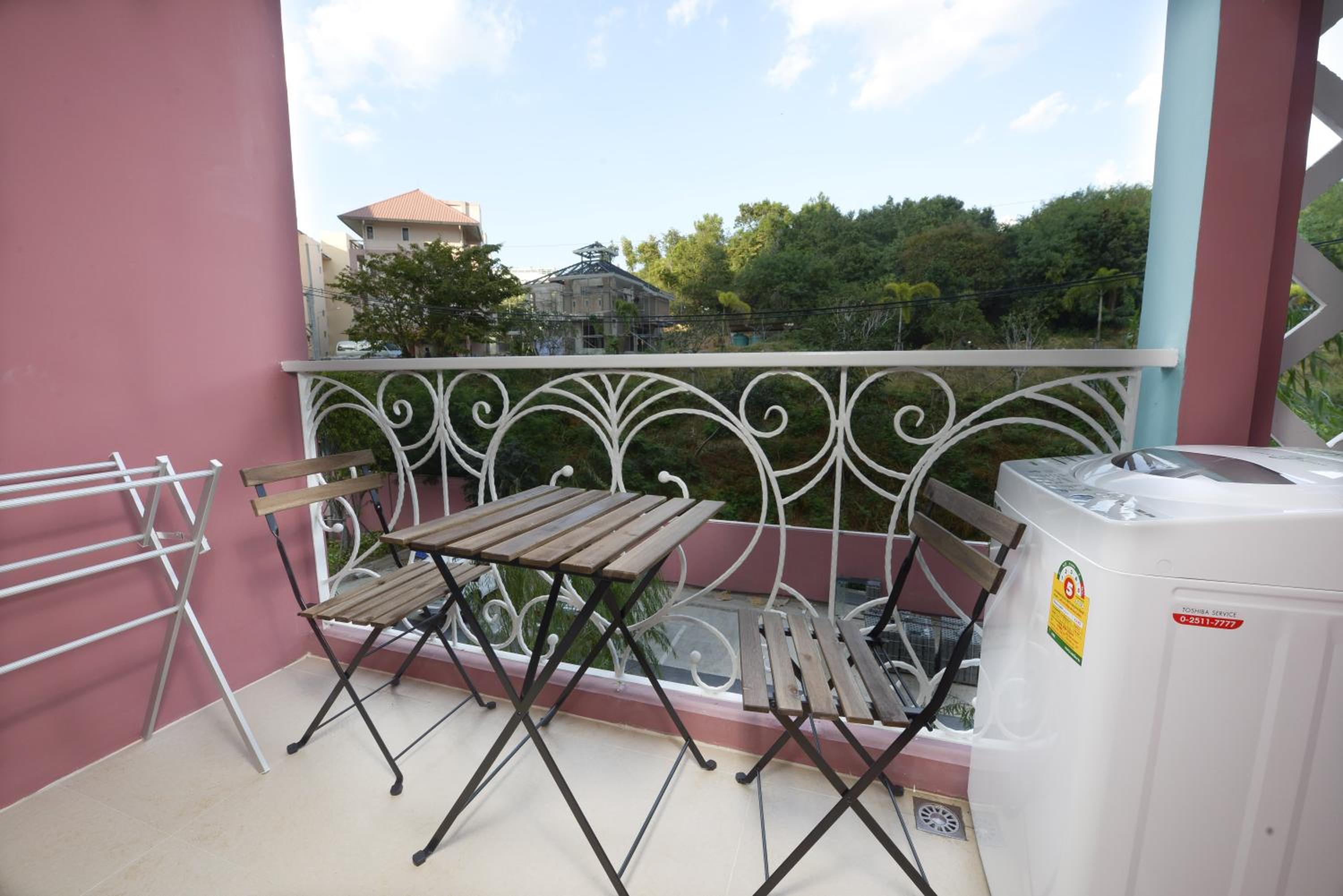 Apartment with Balcony photo 3