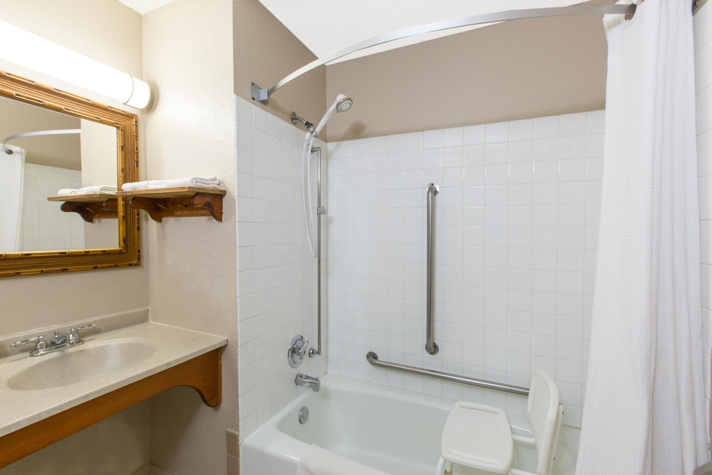 Queen Room - Disability Access/Non-Smoking - Photo 3
