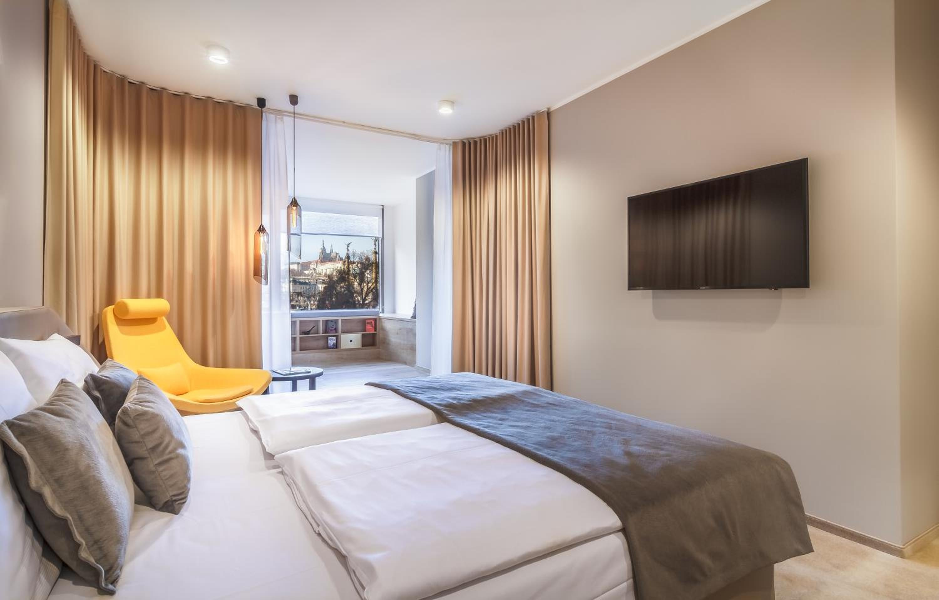 Deluxe Double or Twin Room with Castle View - Photo 4