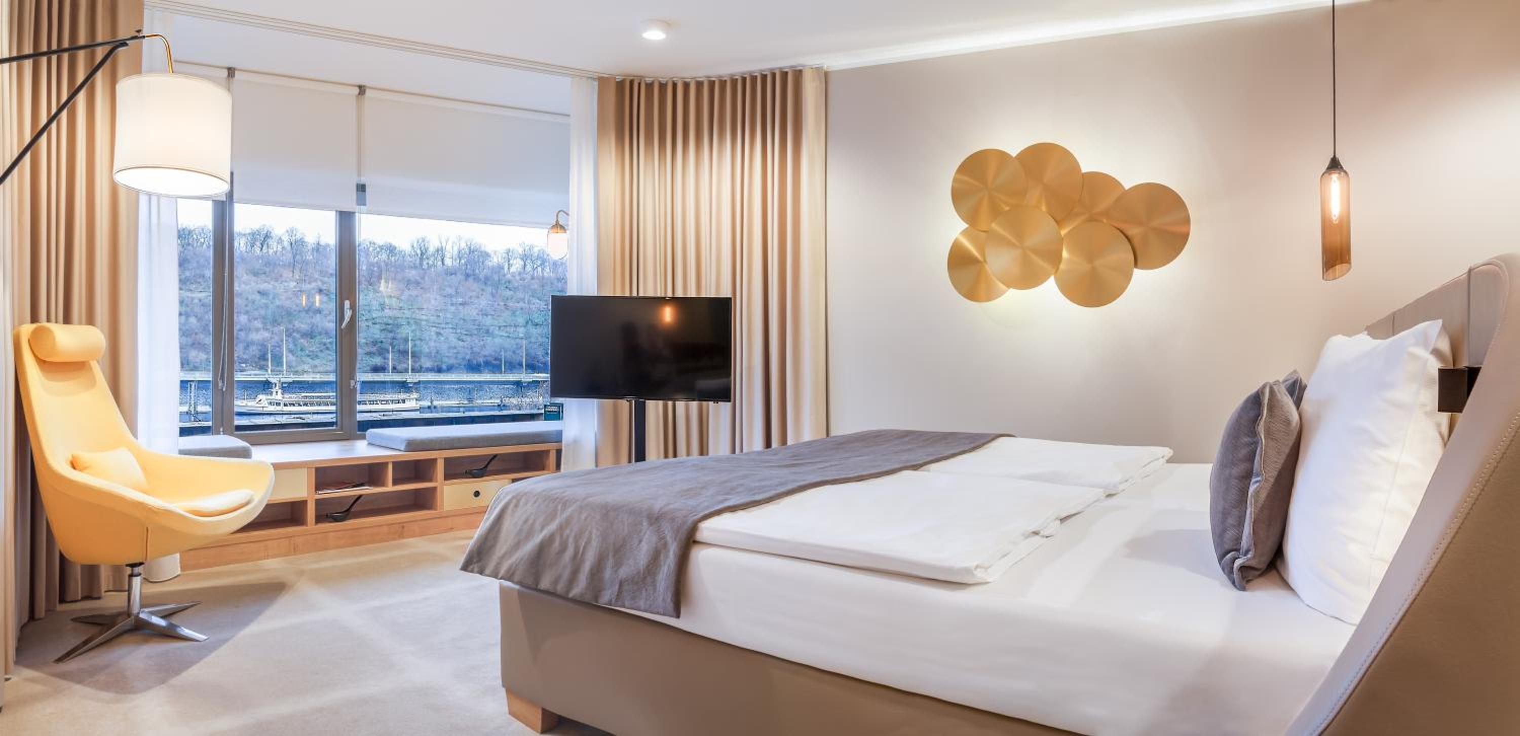 Deluxe Double or Twin Room River View - Photo 7