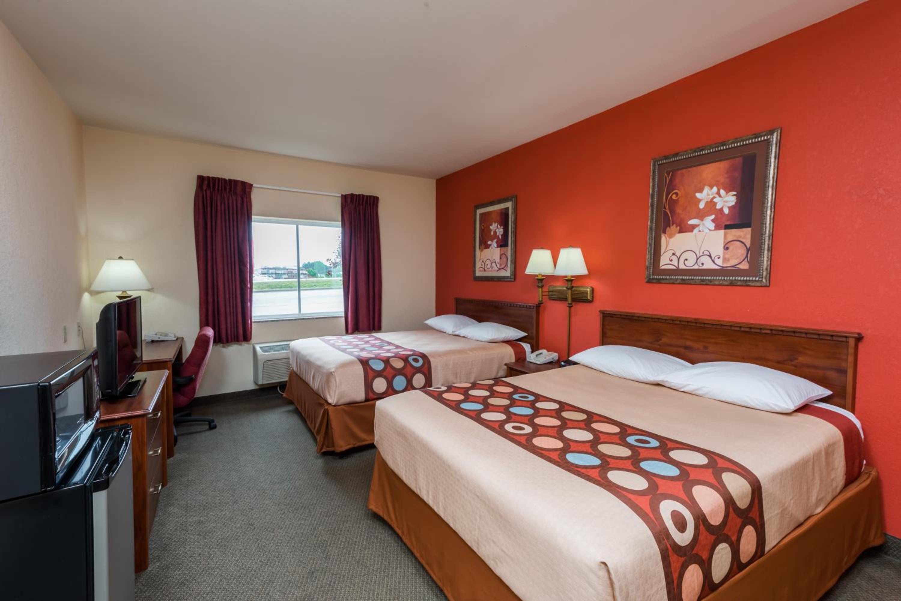 Queen Room with Two Queen Beds - Non-Smoking - Photo 1