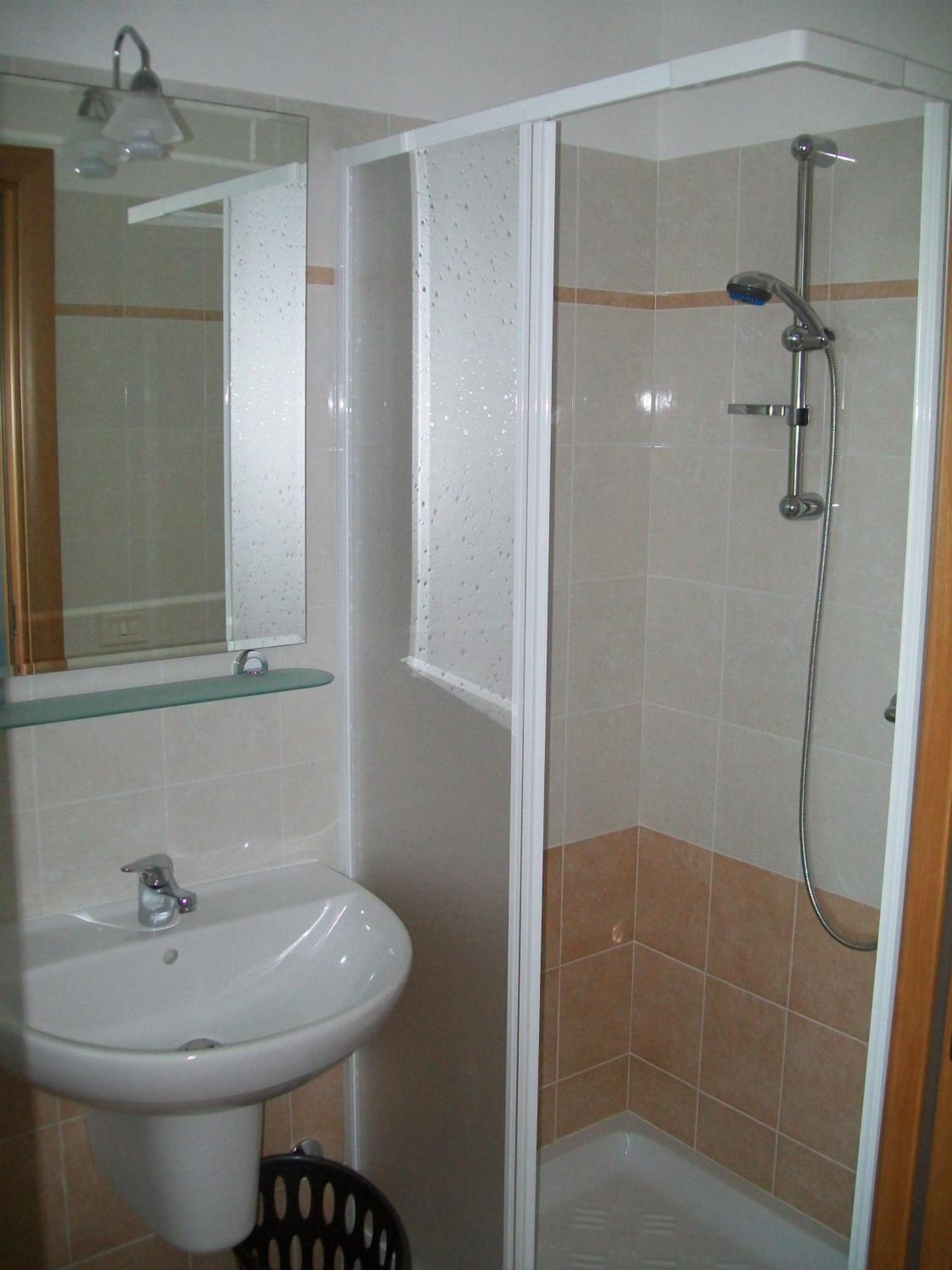 Double or Twin Room - Photo 9