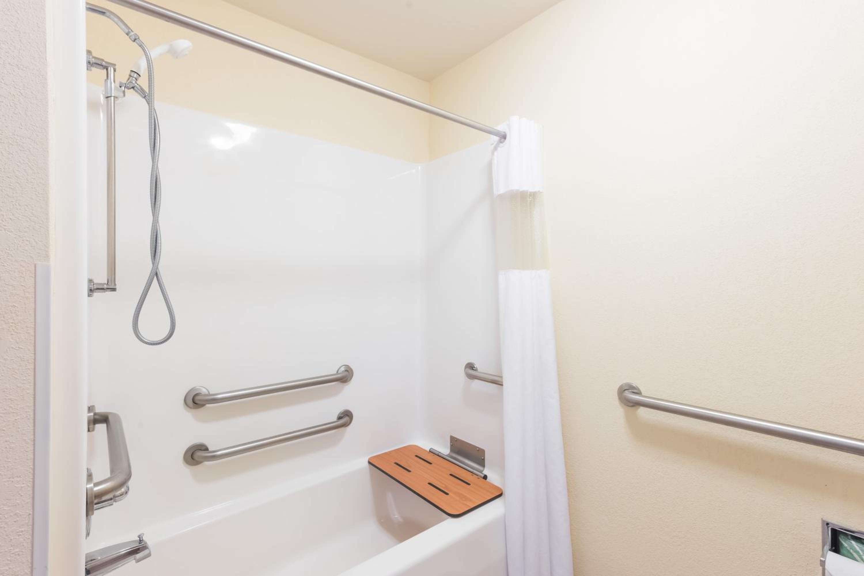 King Room - Disability Access - Non-Smoking - Photo 3