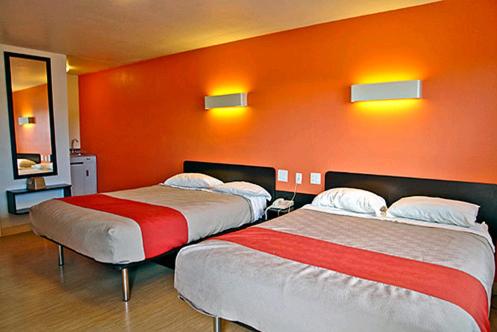 Queen Room with Two Queen Beds photo 1