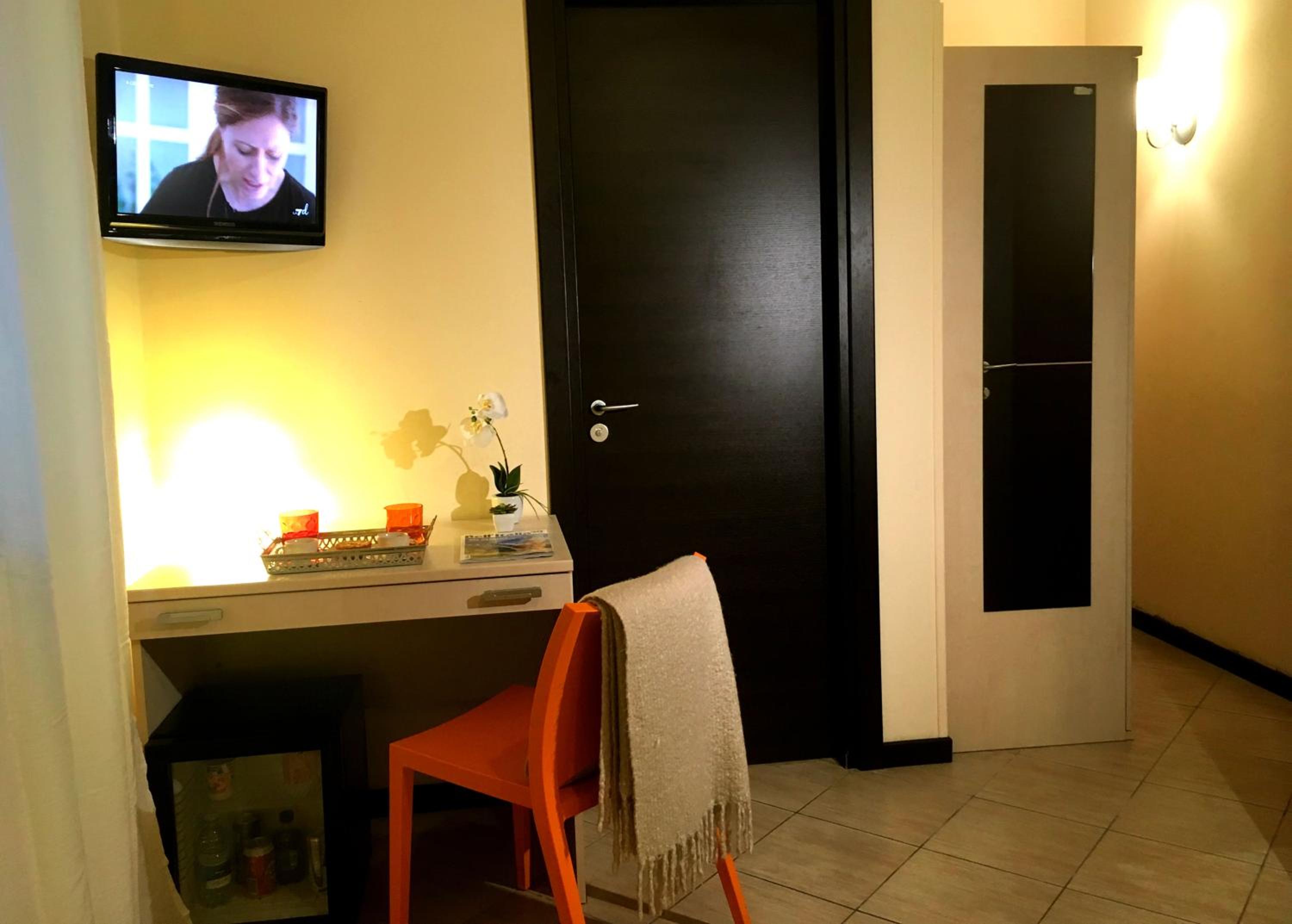 Double or Twin Room - Photo 3