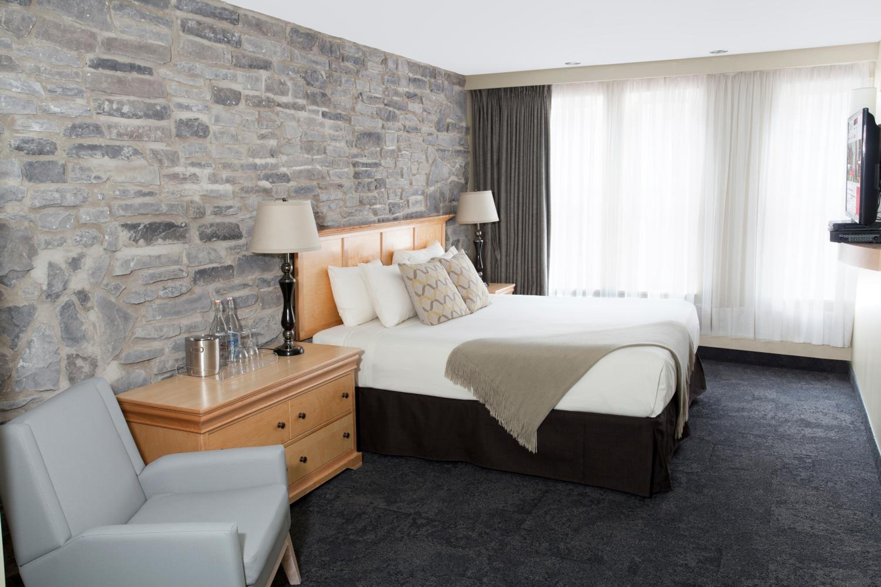 Superior King Room - Photo 8