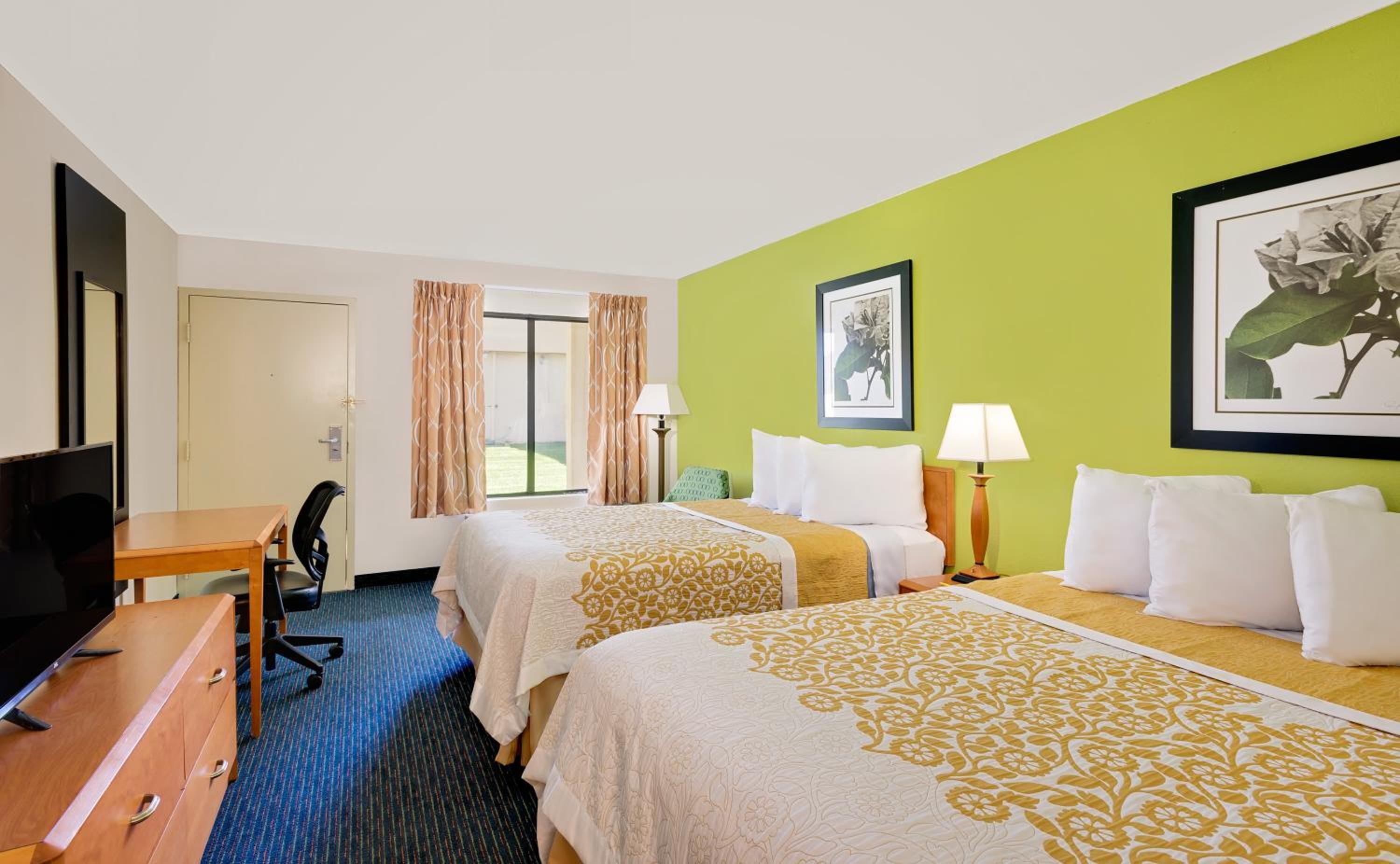 Deluxe Double Room with Two Double Beds - Non-Smoking photo 1