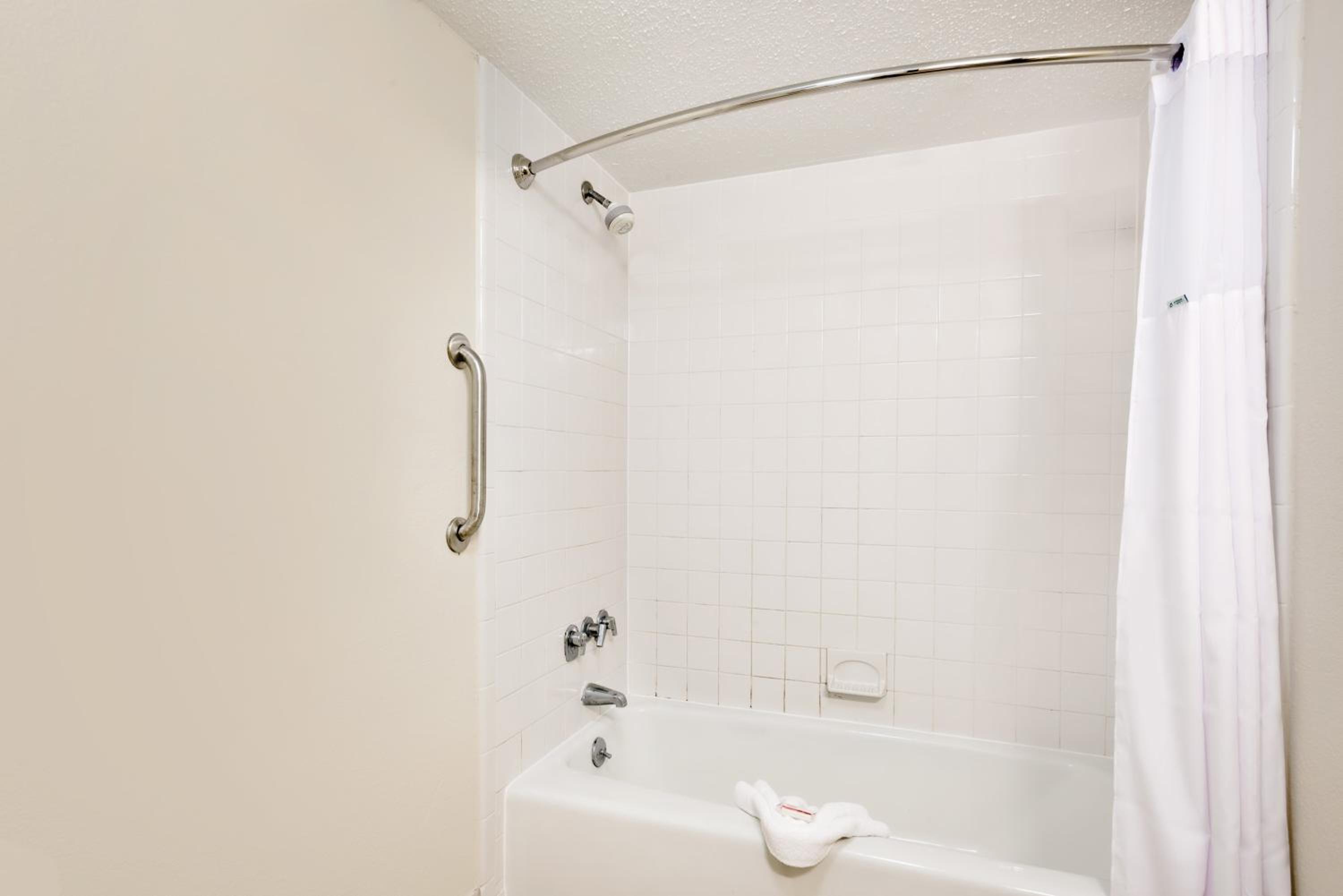 King Room - Mobility Access/Non-Smoking photo 3