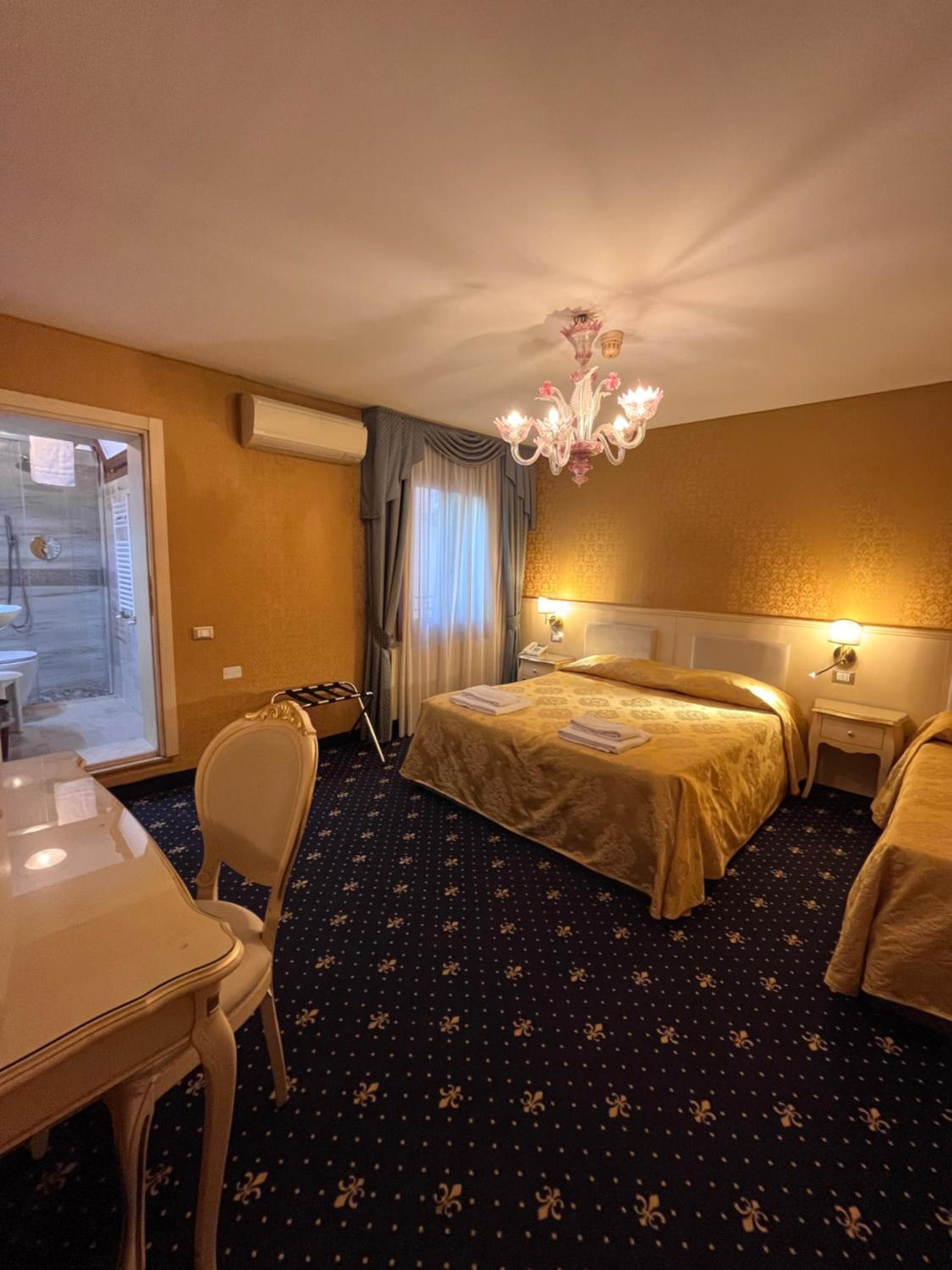 Triple Room thumbnail 5