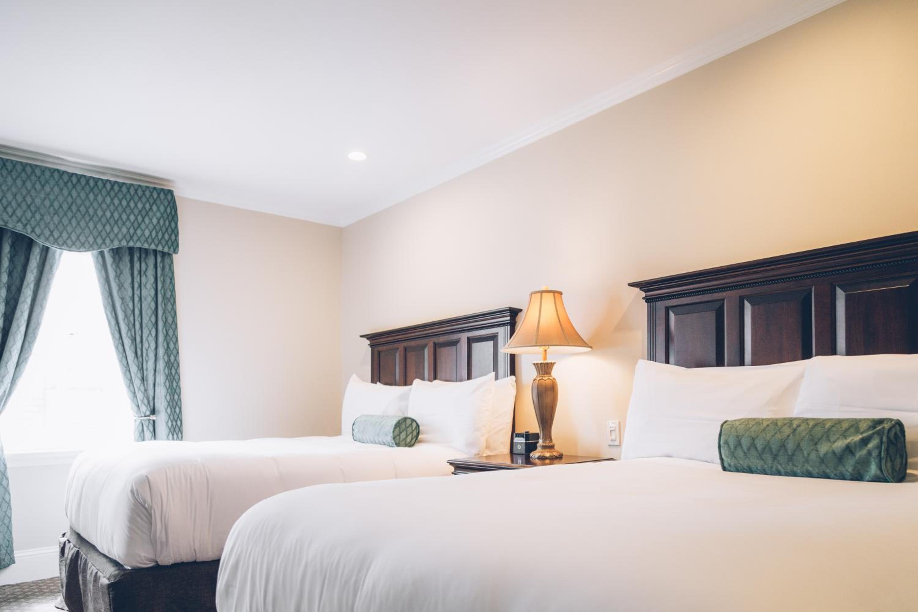 Traditional Double Room with Two Double Beds photo 2