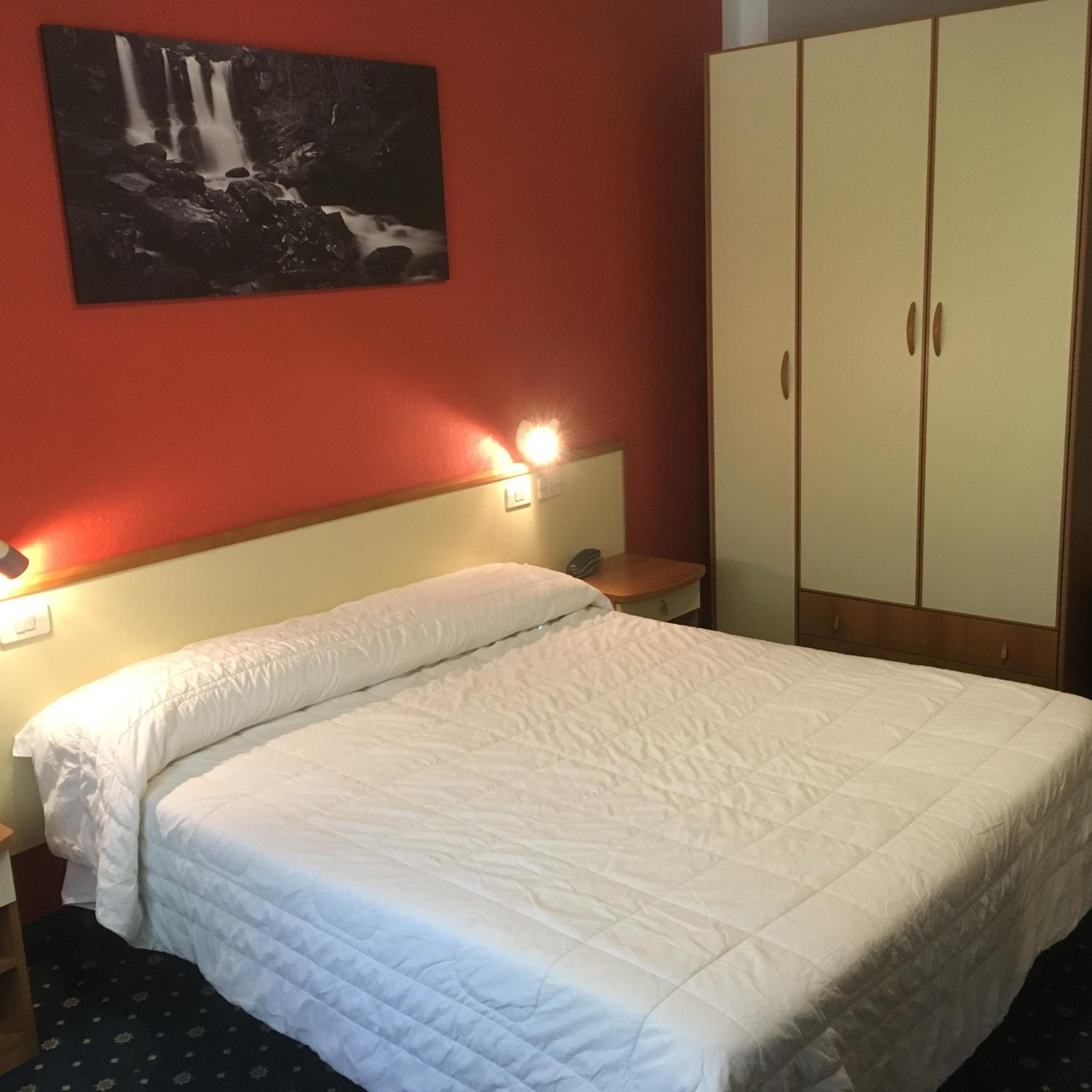 Double or Twin Room photo 3