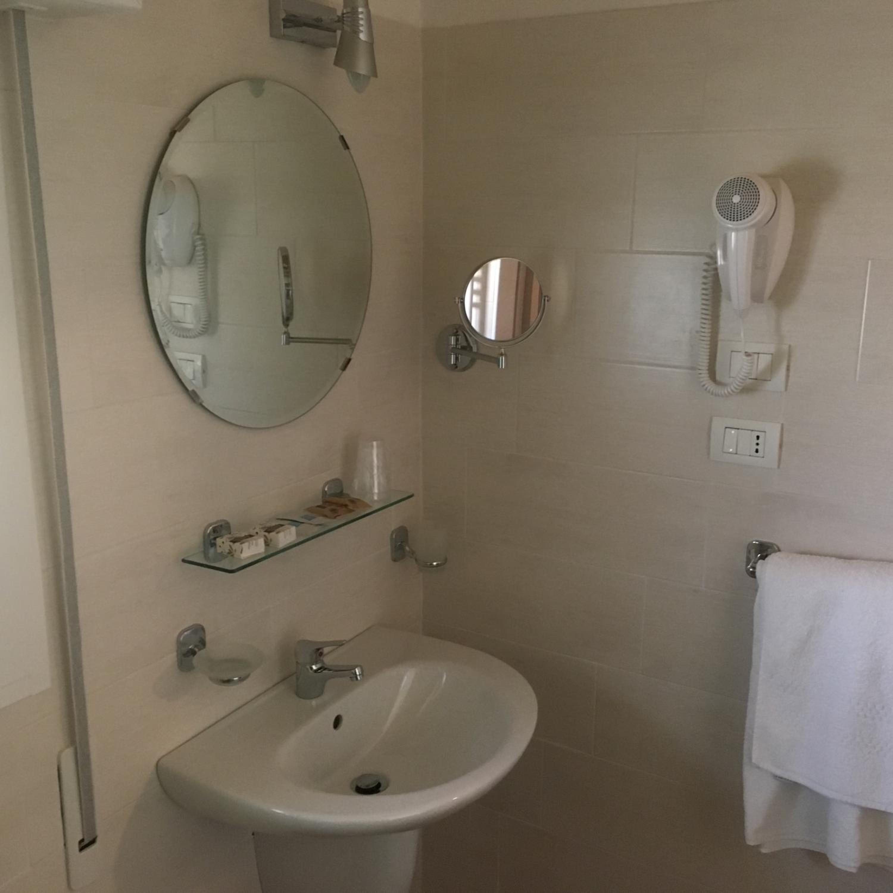Double or Twin Room photo 2
