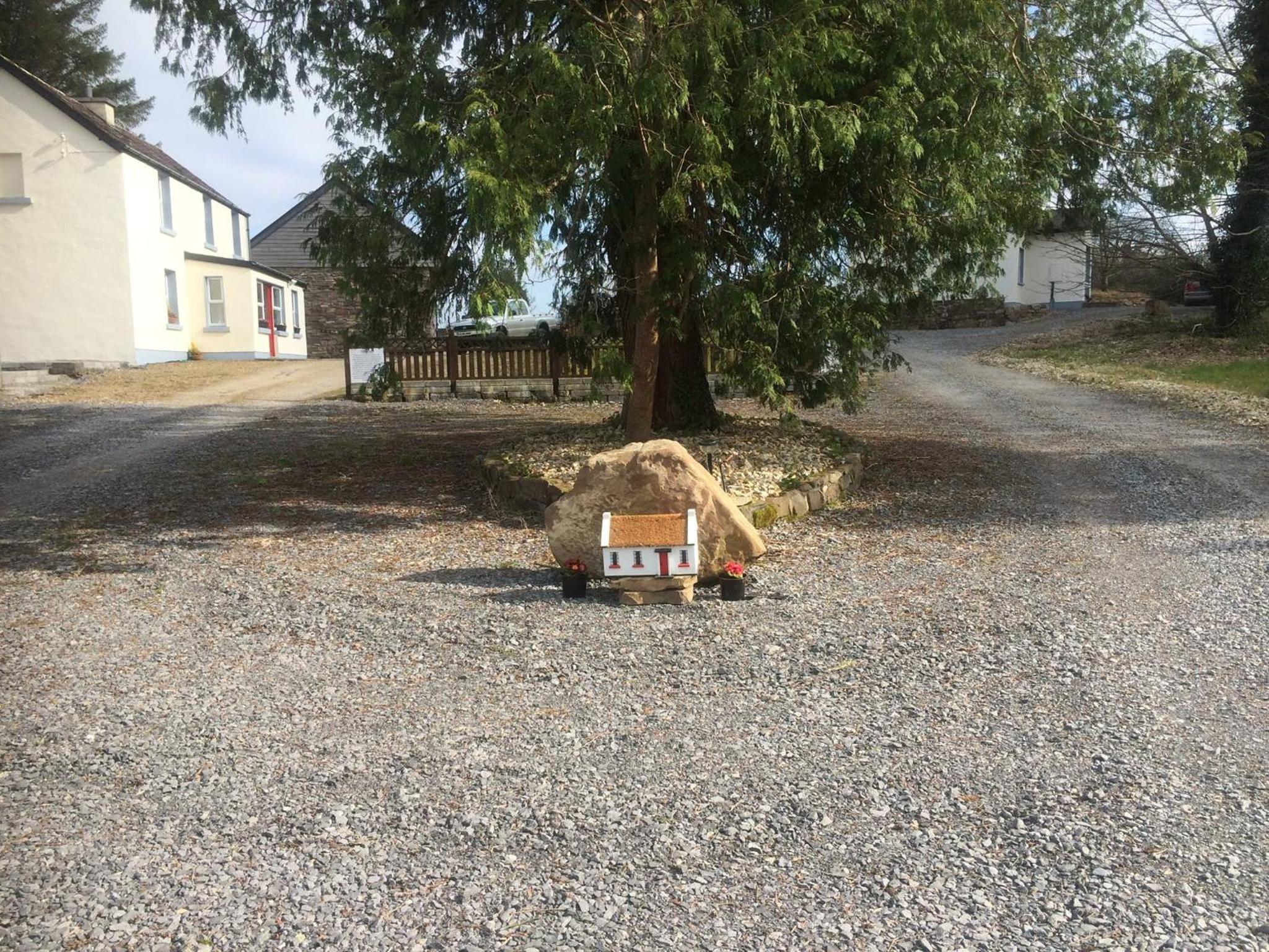 Three-Bedroom House - Photo 7