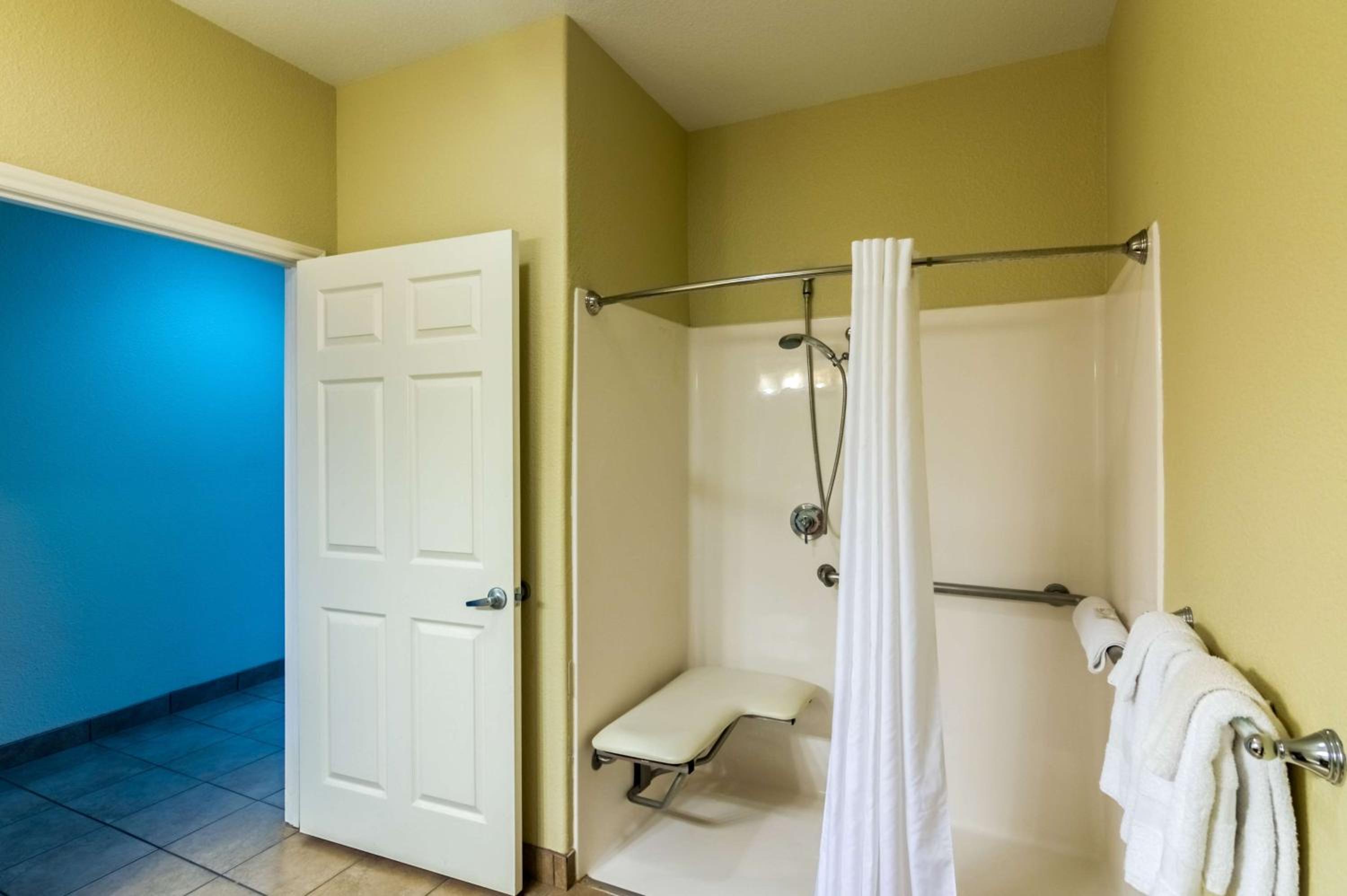King Room - Disability Access - Non-Smoking photo 3
