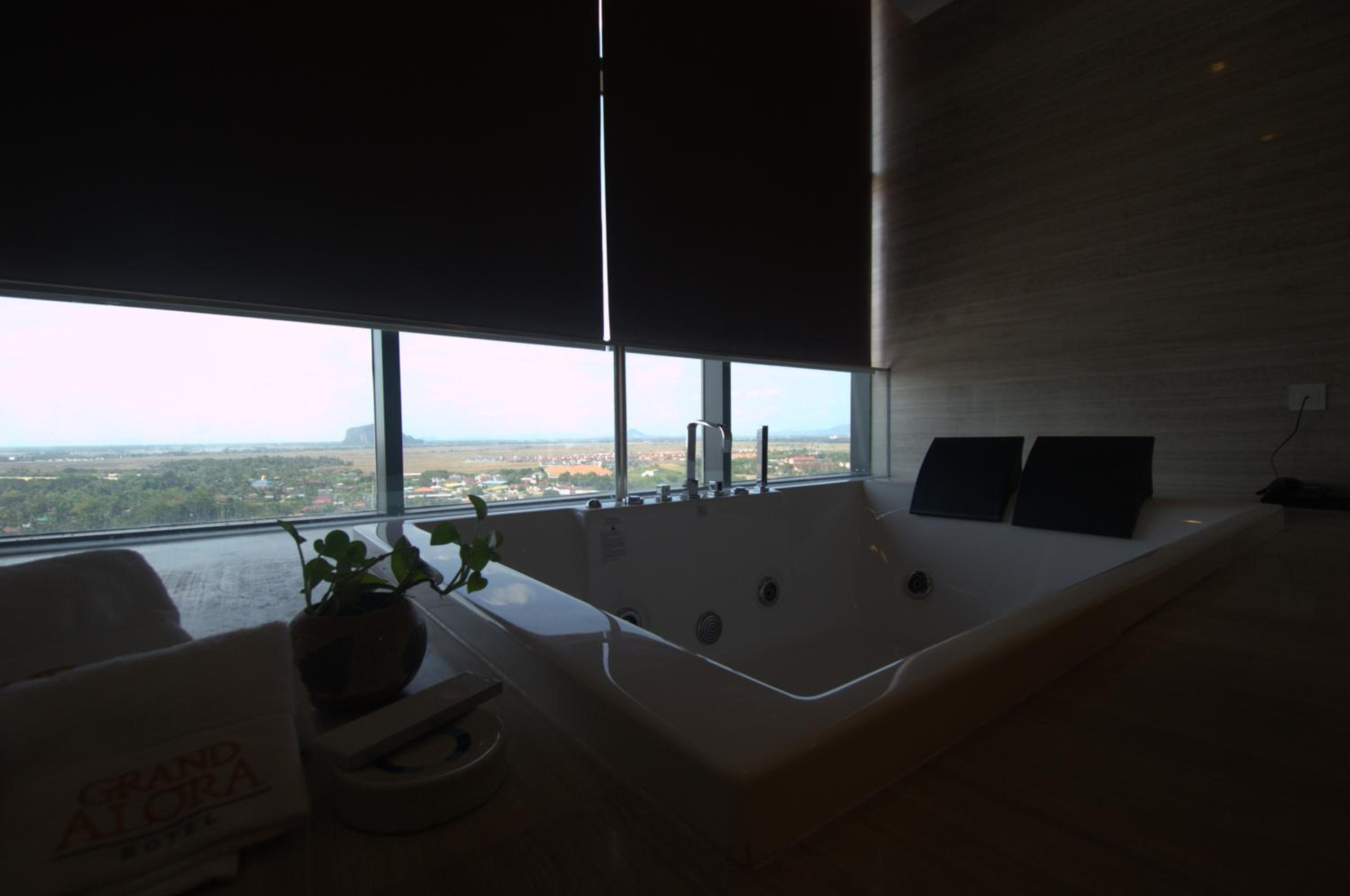 Grand Alora Suite photo 2