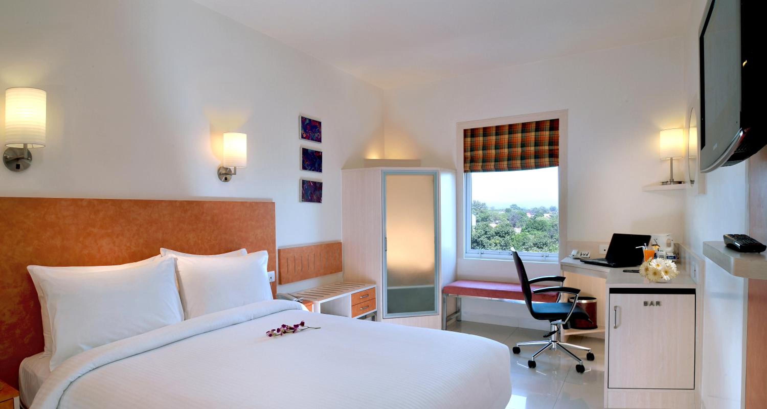 1 Double Bed, Superior Room (Self-Checkin facility) - Photo 1